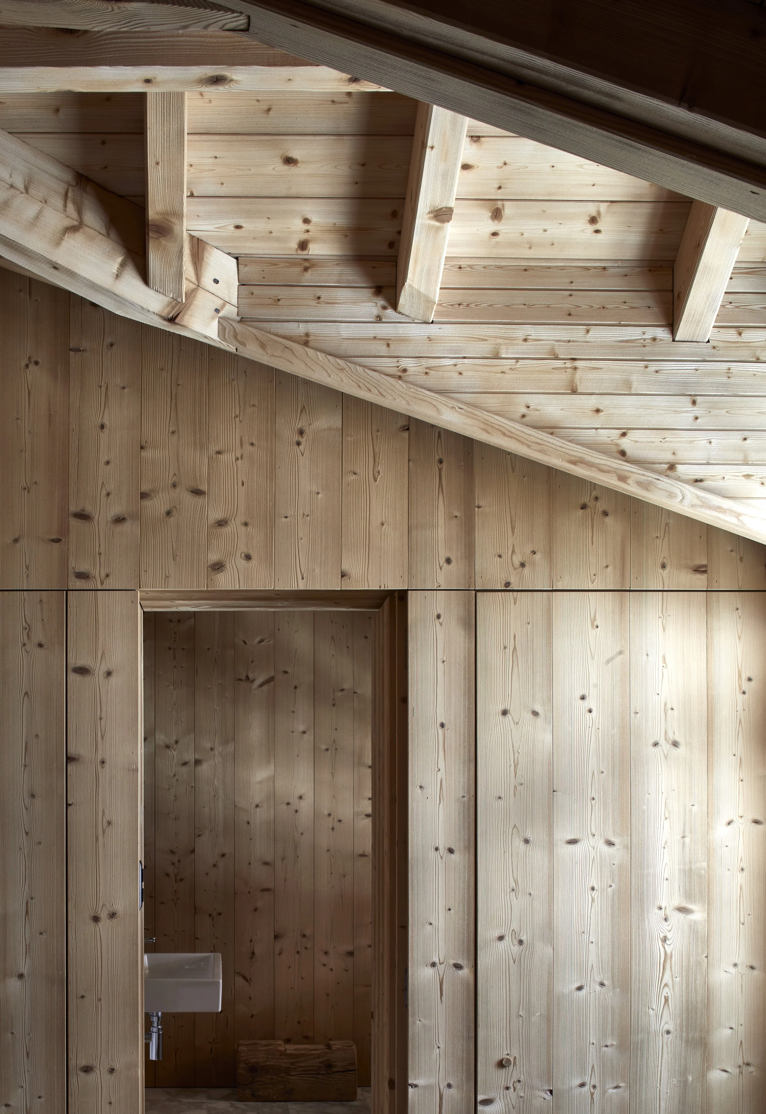 William Deakins Swiss Ski Lodge 06.jpg