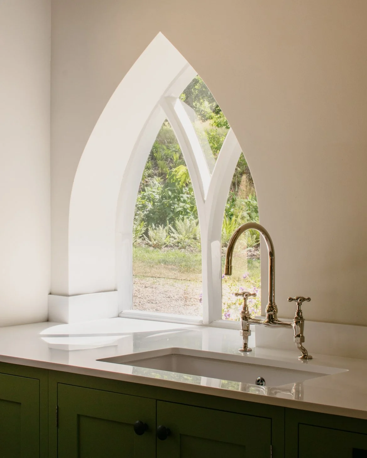 WILLSCOTT-WILLIAMDEAKINS-HIGHWEALDCOUNTRYHOME-04 copy.jpg