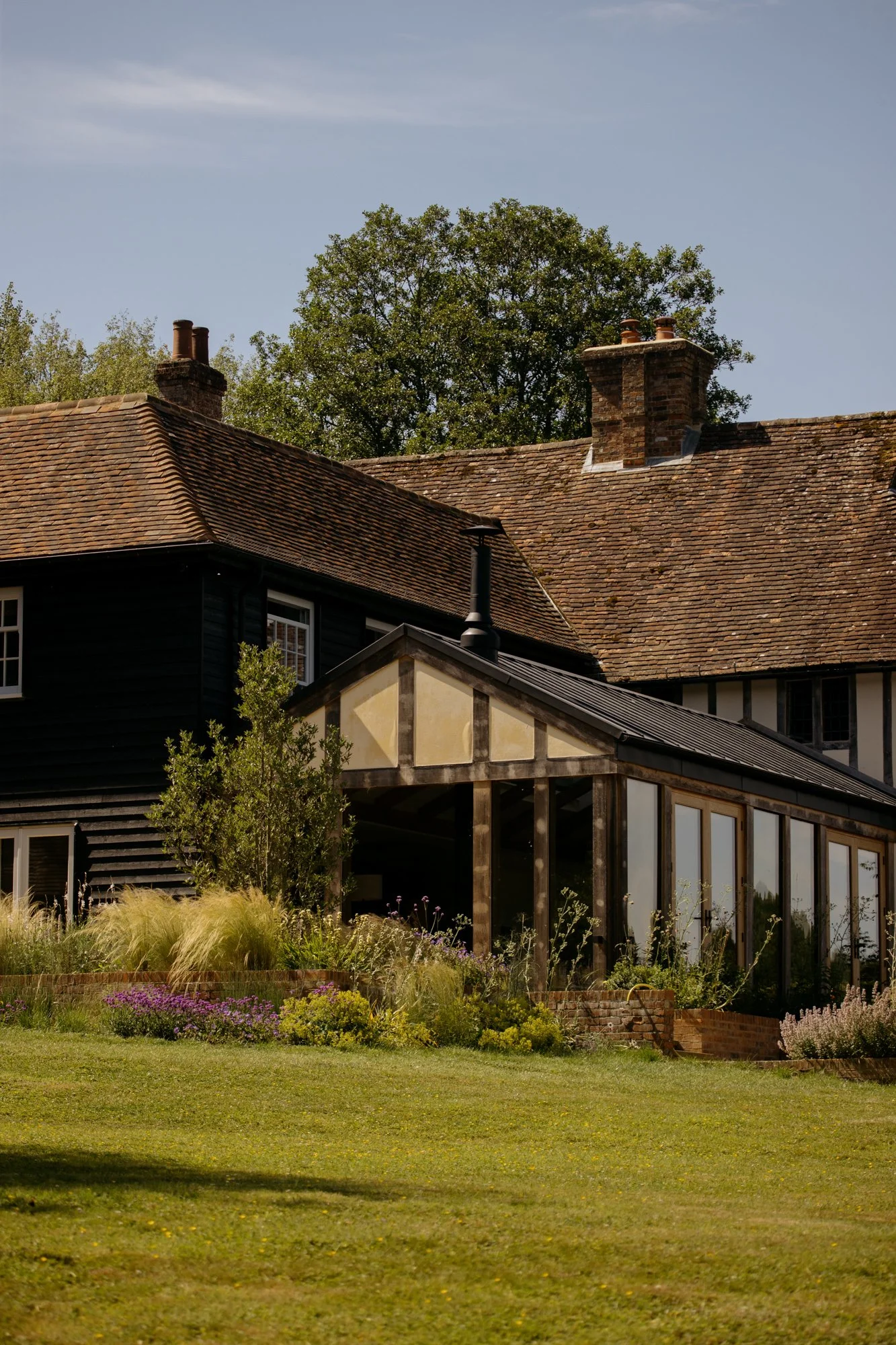 WILLSCOTT-WILLIAMDEAKINS-HIGHWEALDCOUNTRYHOME-6.jpg