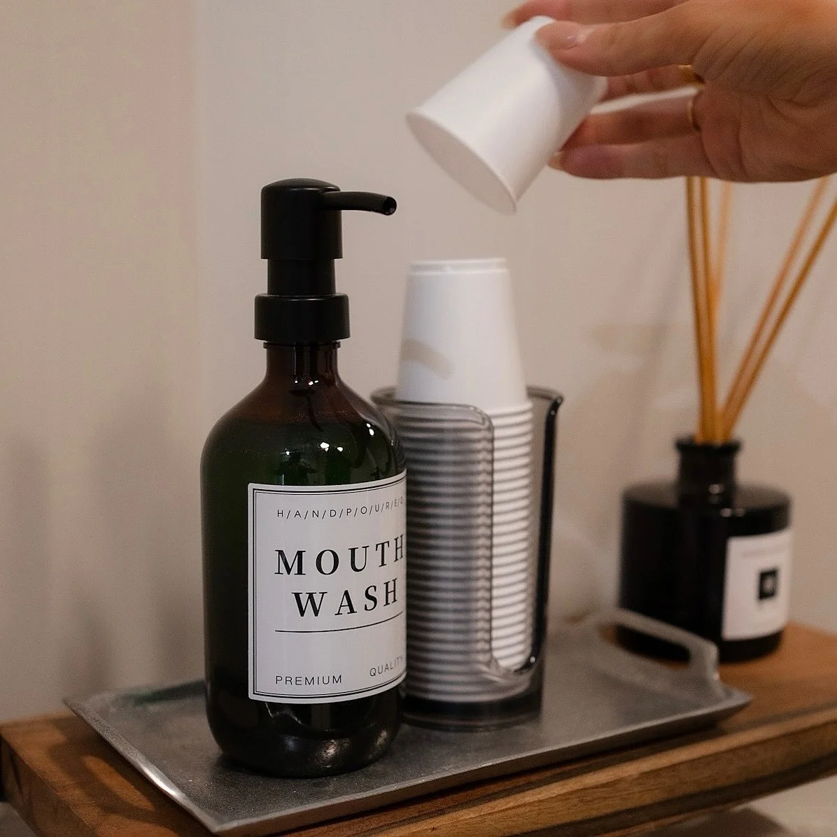 π¦·β¨ Friendly reminder, Grinners!
Before your whitening appointment, skip the over brushing and flossing — we don’t want to irritate your gums before treatment.
Instead, do a light mouth rinse at our mouthwash station and let us take care