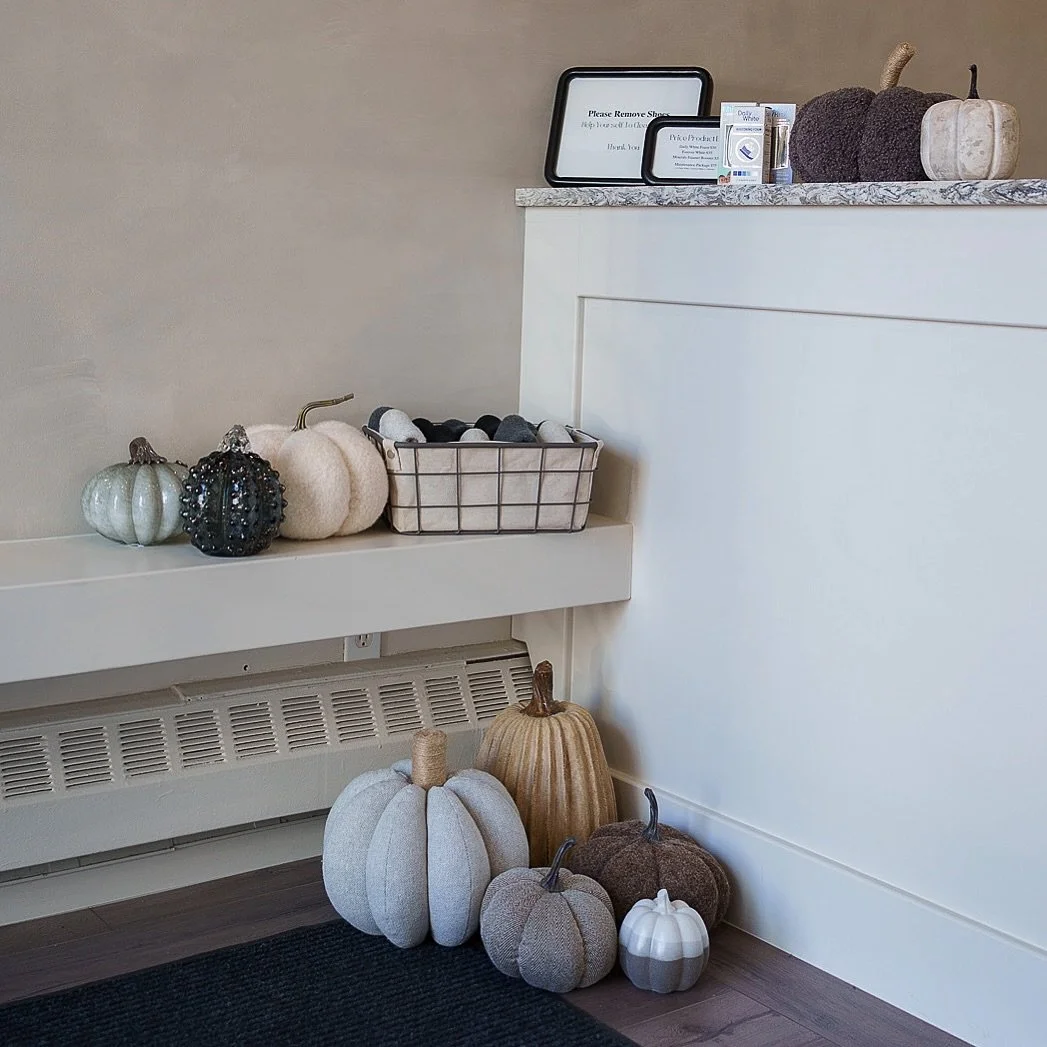 π Fall smiles are in full swing at Grin!
Whether you’re dressing up for Halloween or sipping on pumpkin spice everything, don’t forget your teeth deserve a glow-up too. πβ¨
π¦· Book your pre-Halloween whitening and get your smile as bri