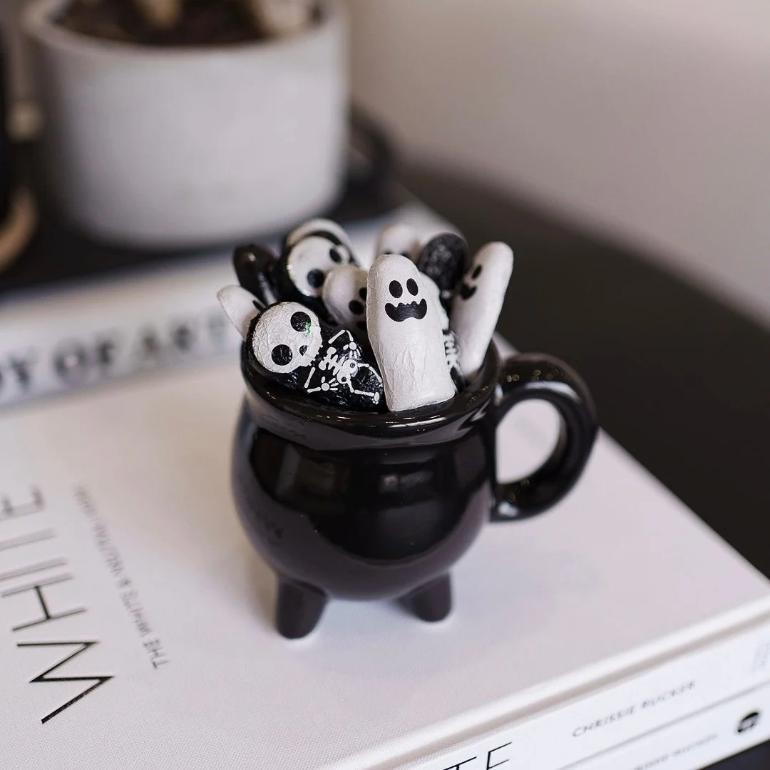 π¬ Trick or treat yourself — but remember, candy can stain those pearly whites! Don’t let sugar dull your sparkle. π¦·β¨ We’ve got you covered for a post-Halloween refresh to keep your smile bright and beautiful. π
π² Book your touc