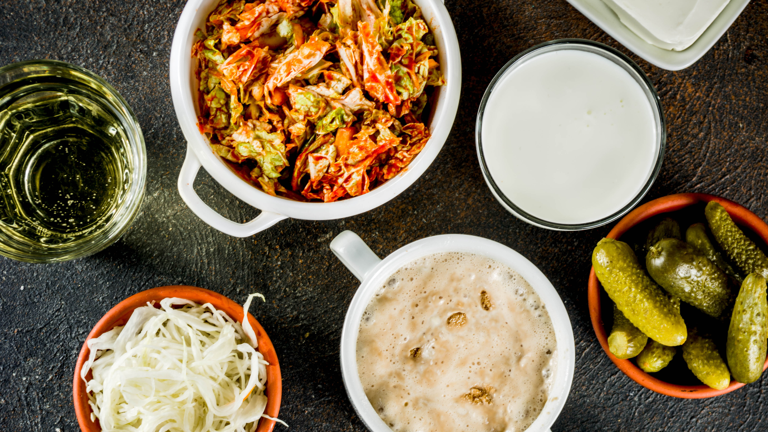 Probiotic Foods und fermentierte Lebensmittel als Bestandteil einer Ernährung für die Darmgesundheit.