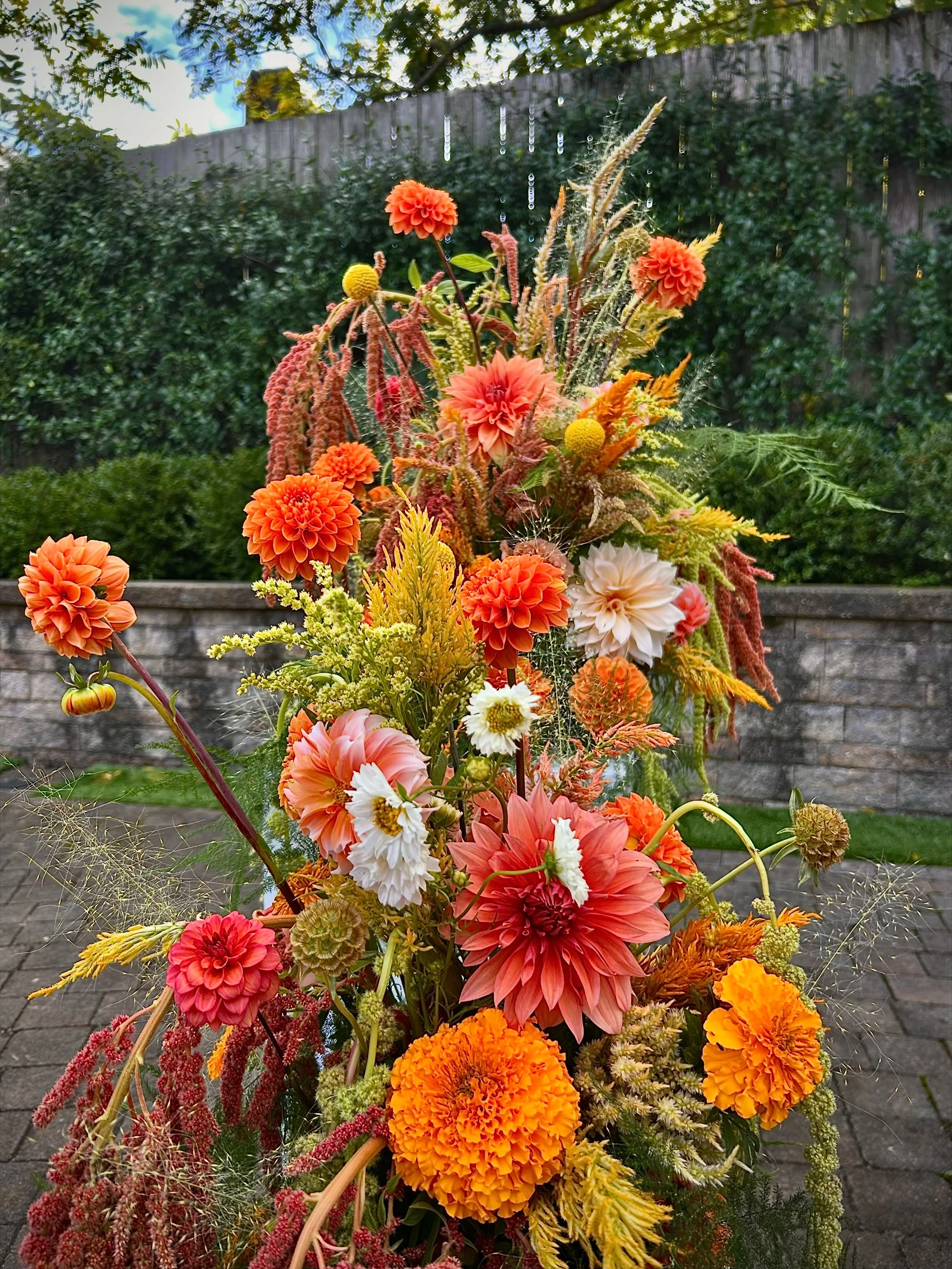 Was this the last big crescendo week of 2026 dahlias? It might have been. 😭 Three events in three days ate up a lot of these beauties. After we harvested here and started to come up short, I scoured every farm within driving distance to get my hands