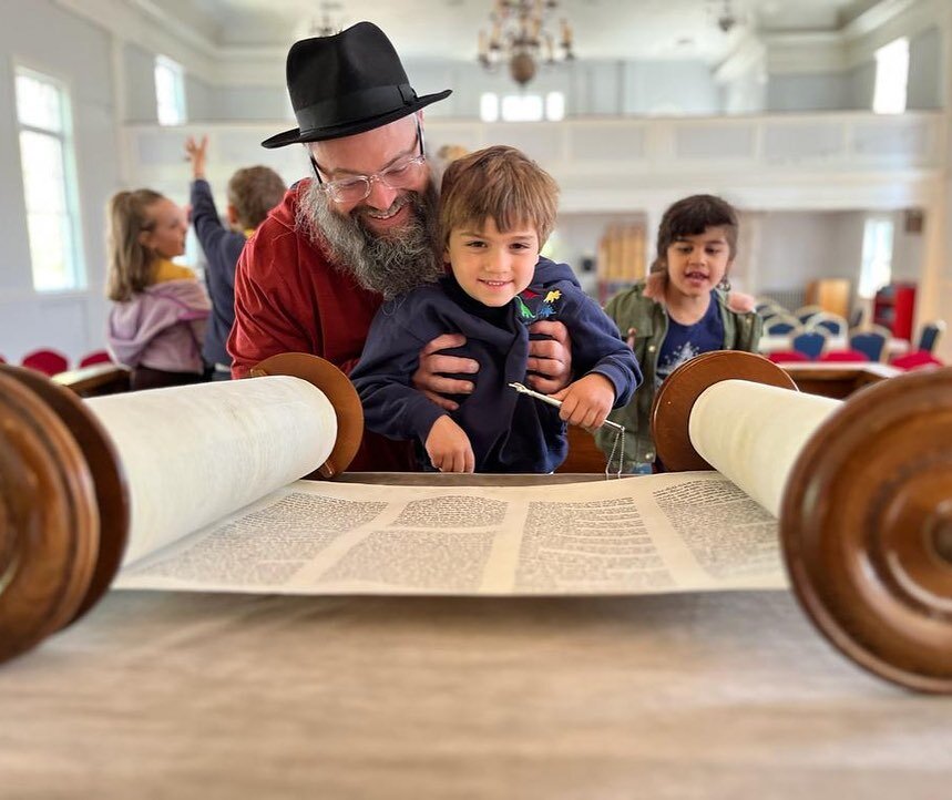 In honor of the upcoming holiday of Shavuot we took a town walk and discussed the importance of the many institutions and why we need them. We walked by the library, the fire station, town hall and the post office. We ended our tour at the Synagogue 