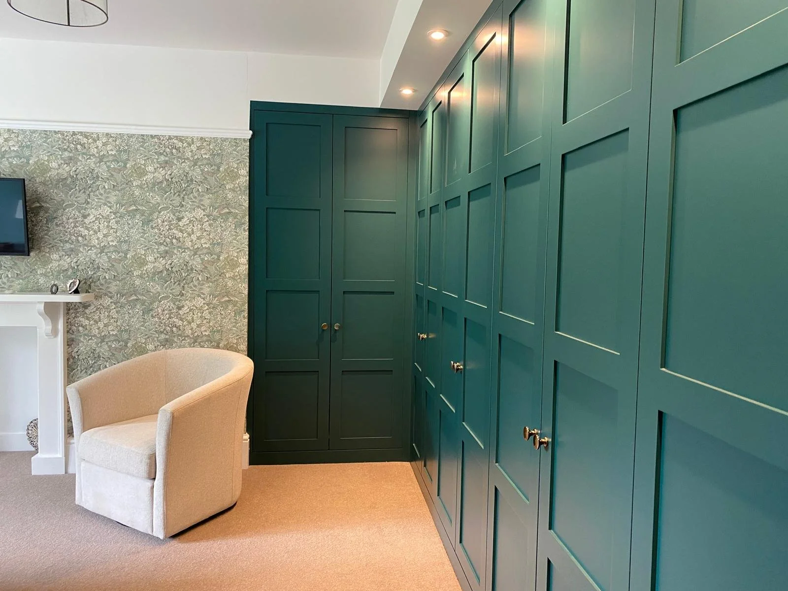 Bedroom cabinets.JPG