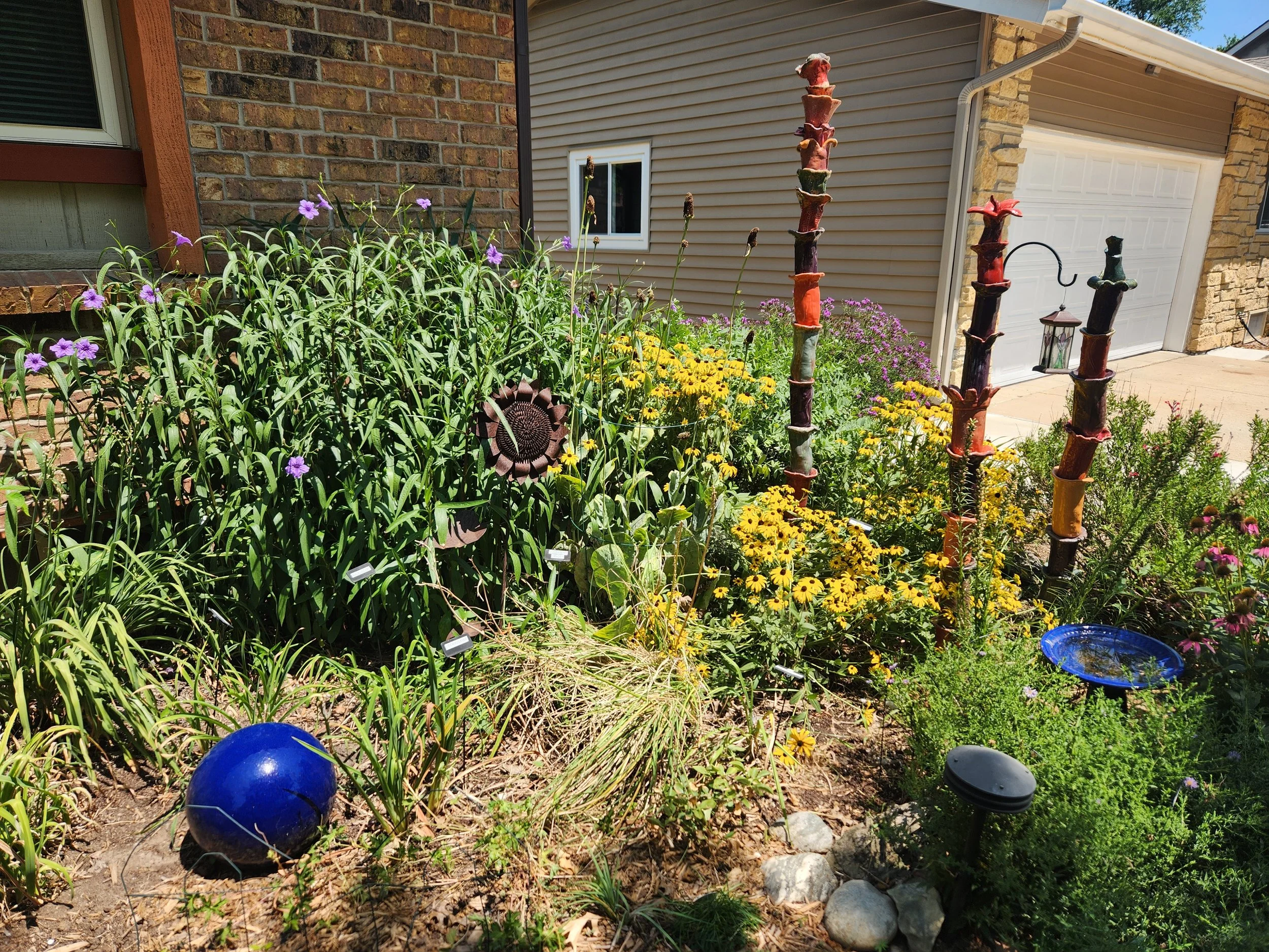 Jan's front yard and decor.jpg