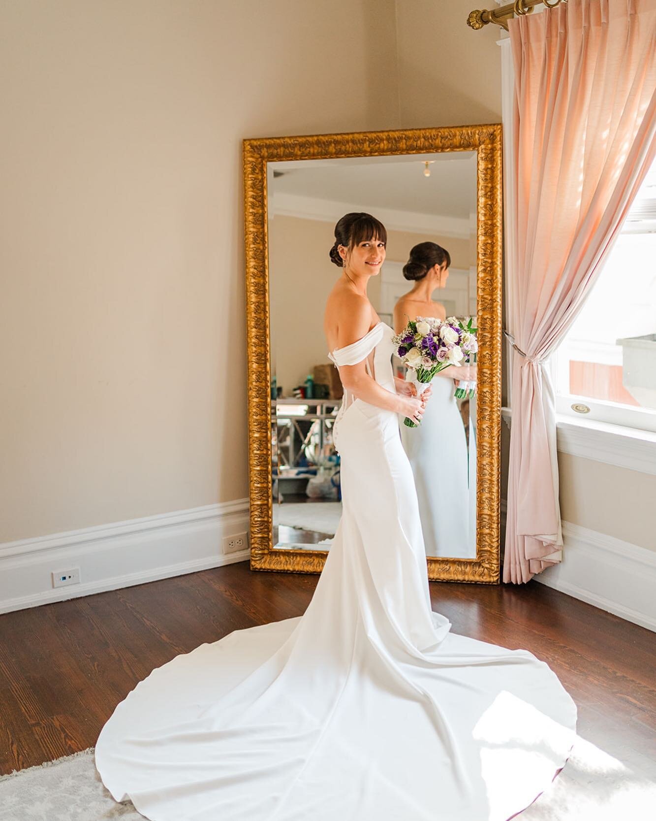 Our beautiful bride Devon looking as classic as ever! For her wedding day, we created a natural makeup look to simply bring out her best features and paired it with an elegant low bun that suited her bangs so well!

If you are a minimalist, be sure t