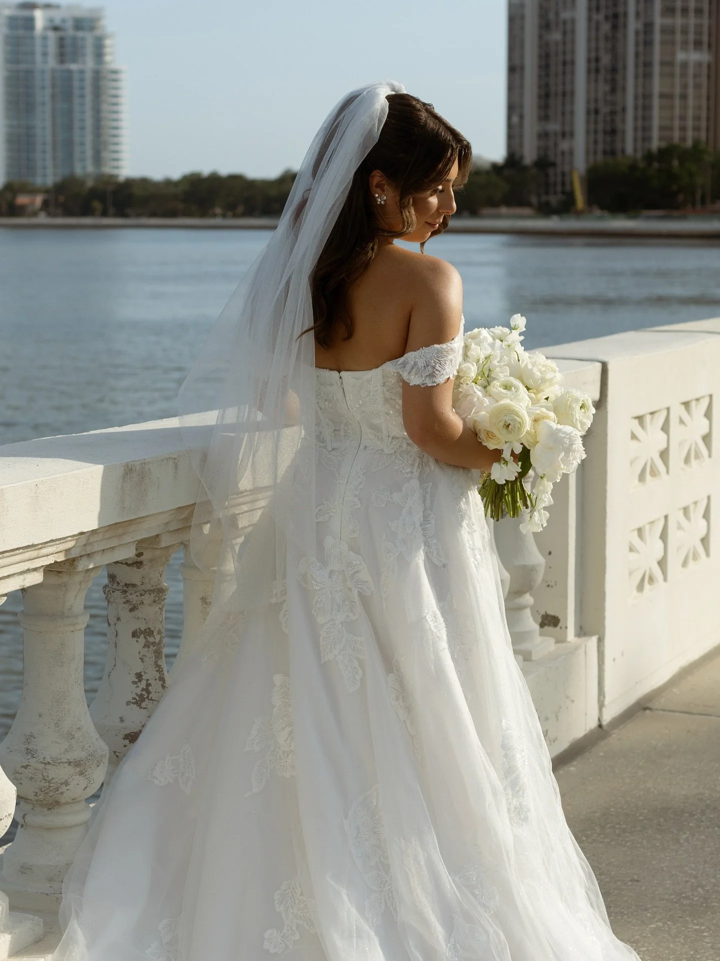We are NEVER getting over these gorgeous photos! 🤍

@julianna.lisitsyn - you were our dream bride! ☁️🥹

Photographer: @maddypresphoto