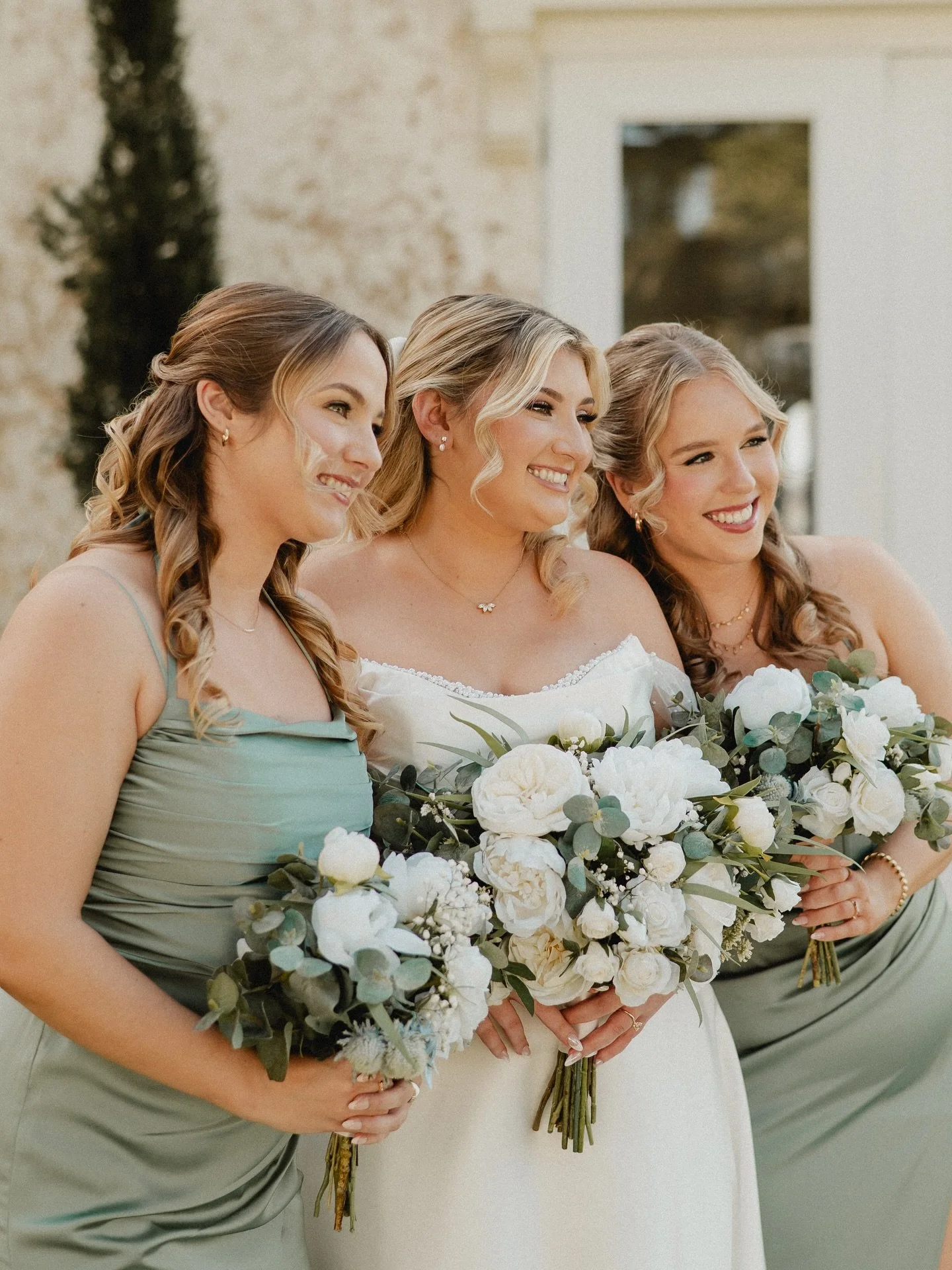 A moment for the girlies ✨

Tag your girls who will be by your side on your big day!

💍: @maryrosenfeld
📸: @shayaoliverphotography &amp; @copperandcophoto
💒: @bellacosaweddings
🗓️: @theolivetreeweddings

#beautymarkedbabes #beautymarkedbrides #be