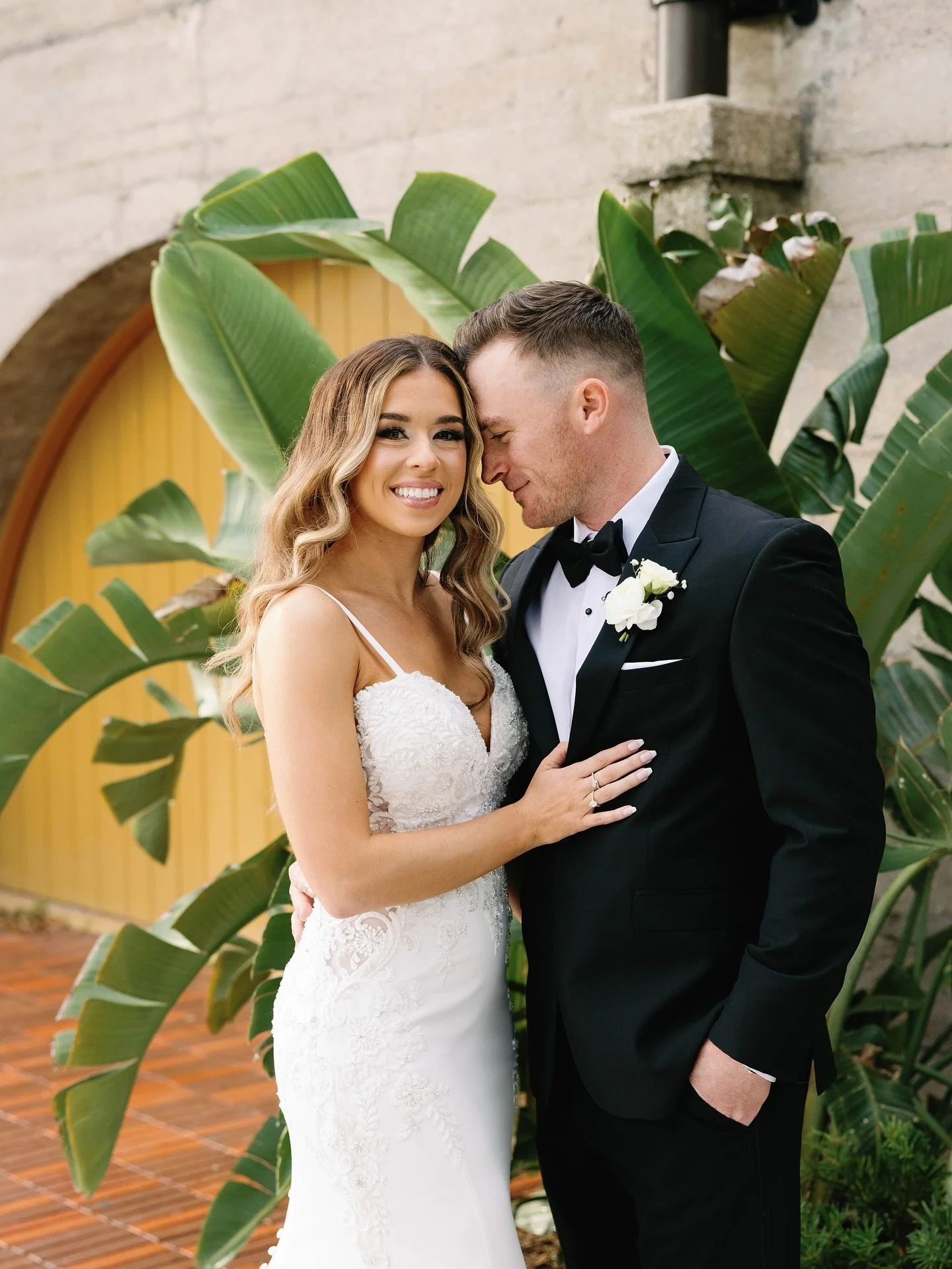 The love in these photos is simply undeniable 🥹🤍
Bride: @alexmariemooney
Photographer: @graceannraephotos
Planner: @simplysoiree__
Venue: @lightnermuseum
#beautymarkedbabes #beautymarked #bridalhmua #jaxweddinghair #jaxweddingphotographer #jaxwed