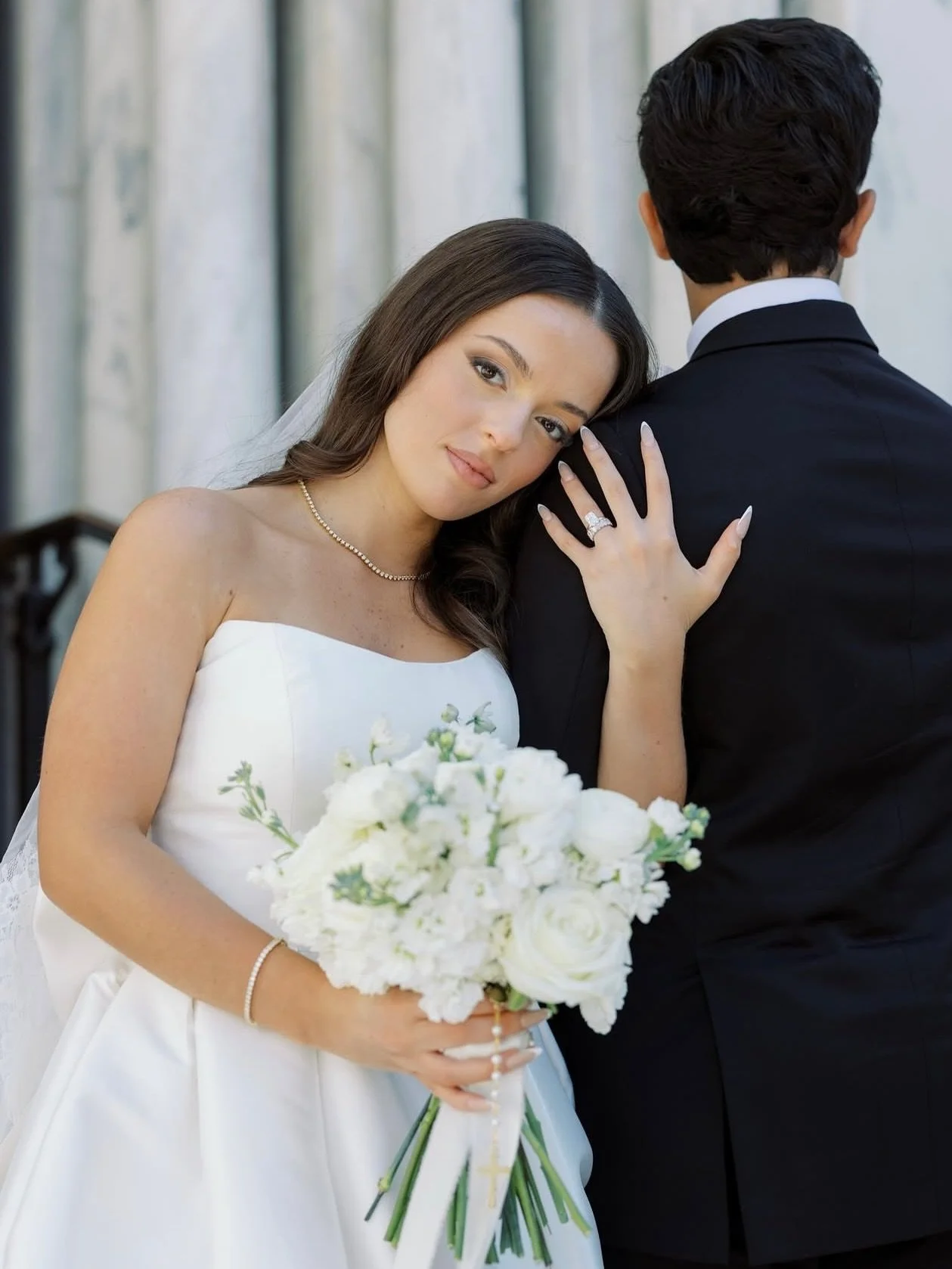Savoring these sweet moment from Julianna&rsquo;s wedding ceremony at the beautiful Sacred Heart Church in Downtown Tampa 😻✨ She chose a timeless hair &amp; makeup look for her big day and it was perfection!

Venue: @jwmarriotttampa
Ceremony Venue: 