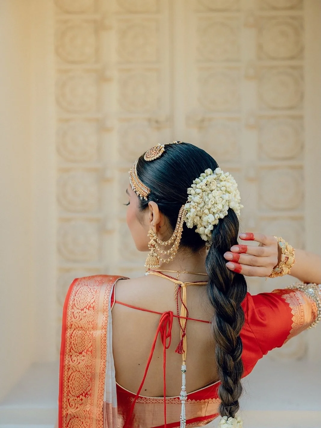 This intricate style isn&rsquo;t just stunning, it&rsquo;s a beautiful nod to South Asian culture that makes any bridal look truly iconic. 

Swipe to see how ✨Sima✨ absolutely owned her look! 👑

Bride | @livingfreely
Photographer | @eshantrajuphotog