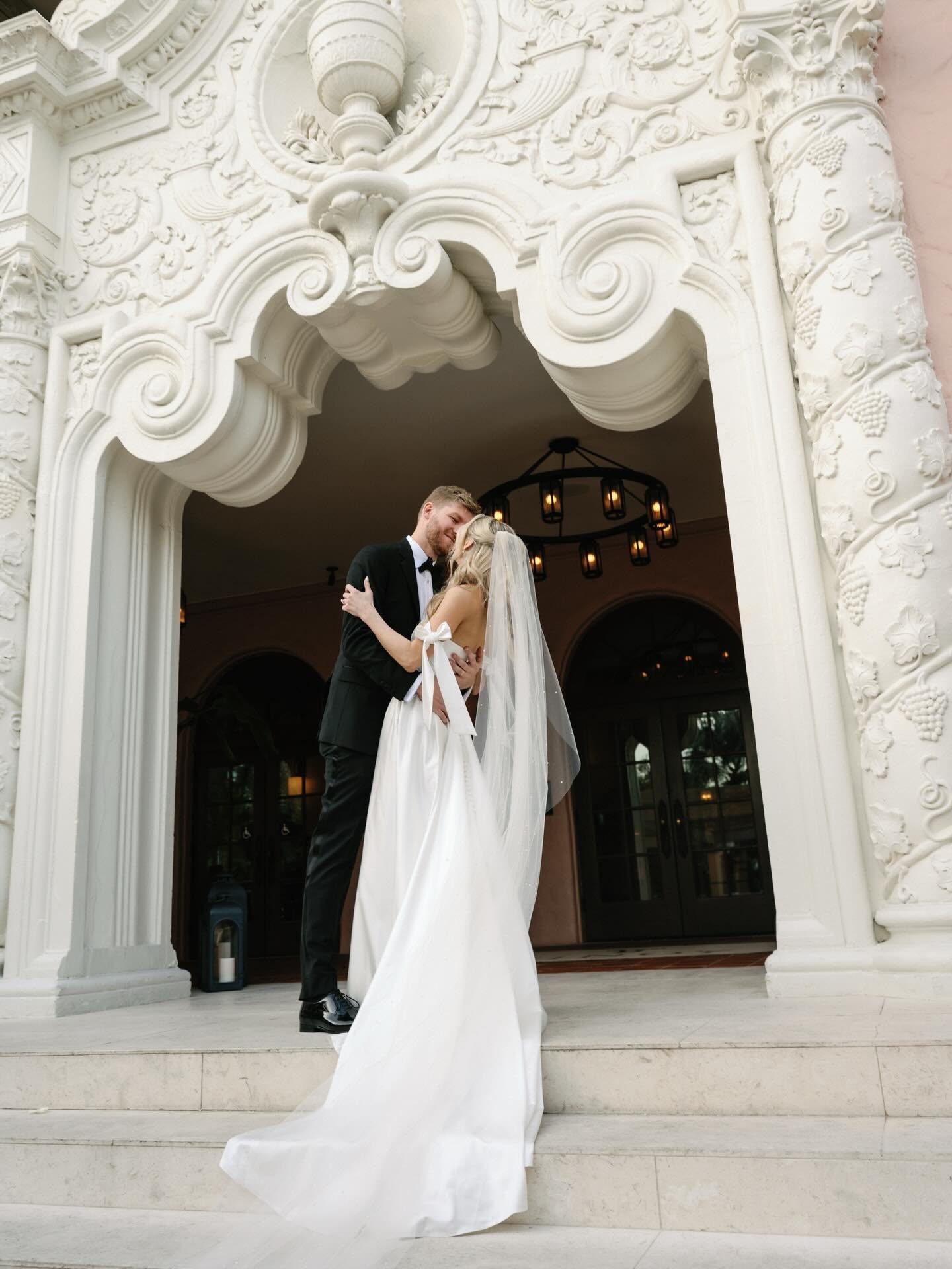From getting ready to every moment in between, it all came together beautifully 🤍
We&rsquo;re so honored to have been part of this ✨

Planner: @taylorfalconevents 
Venue: @vinoywed 
Florals: @brucewaynefloralsfl 
Photographer: @dewittforlove 
Bride: