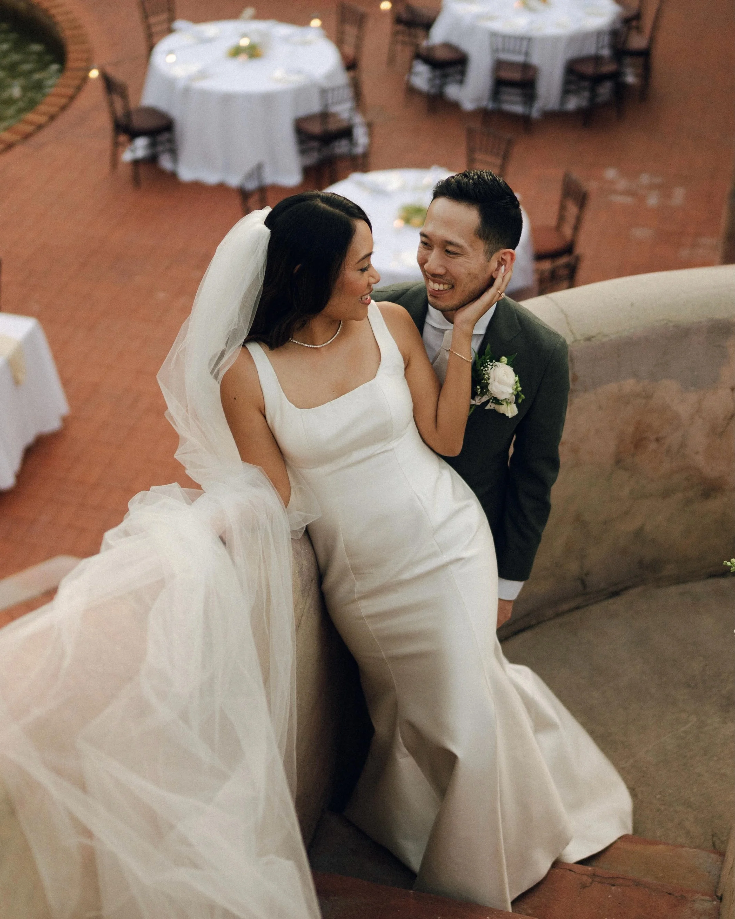 POV: your wedding day looks exactly like you dreamed it would, at your fairytale venue 🏰🤍✨

Bride: @melieemeow 
Photographer: @jasmineyabphoto 
Venue: @thehoweymansion 
.
.
#beautymarkedbabes #weddinginspo #bridalglam #floridavenue #bridalinspo