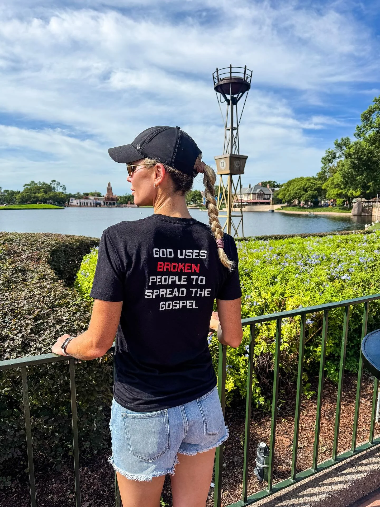 Epcot may showcase the nations 🌐&hellip; but God showcases His grace through broken people. 🙌❤️

#epcot #christiangirl #goodnews #hopefortheworld #jesussaves #brokenpeople