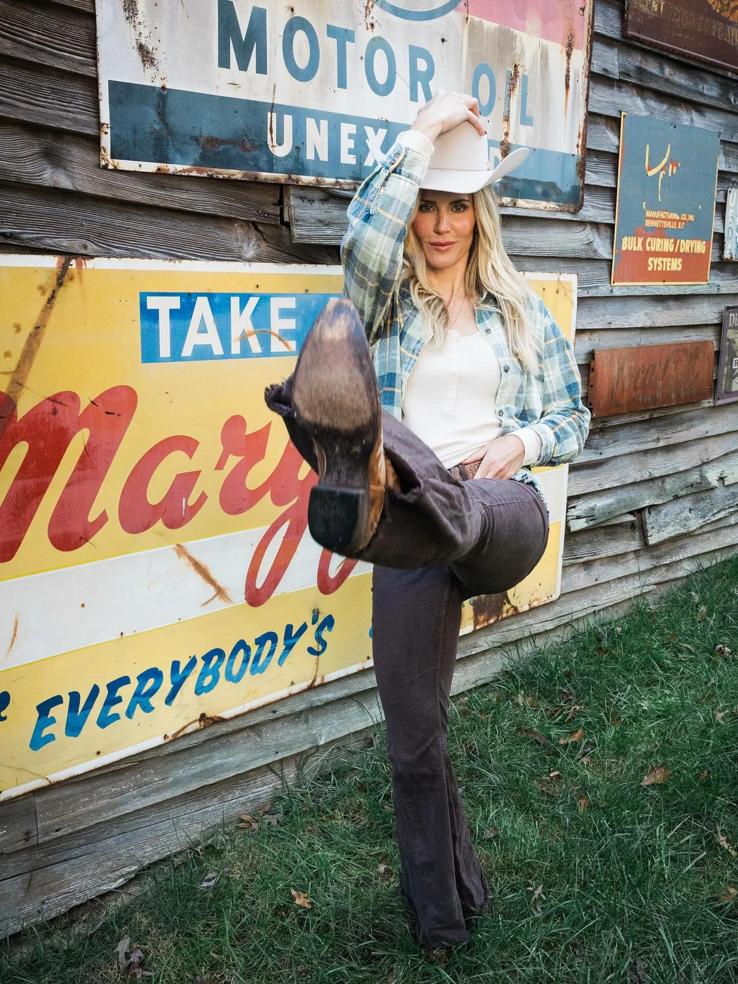 Where joy and grace meet&hellip; there&rsquo;s usually a little yeehaw. 🤠💛

#countrygirlatheart #thesebootsaremadeforwalking #christianwomen #antm #kickthedustup #joyofthelord