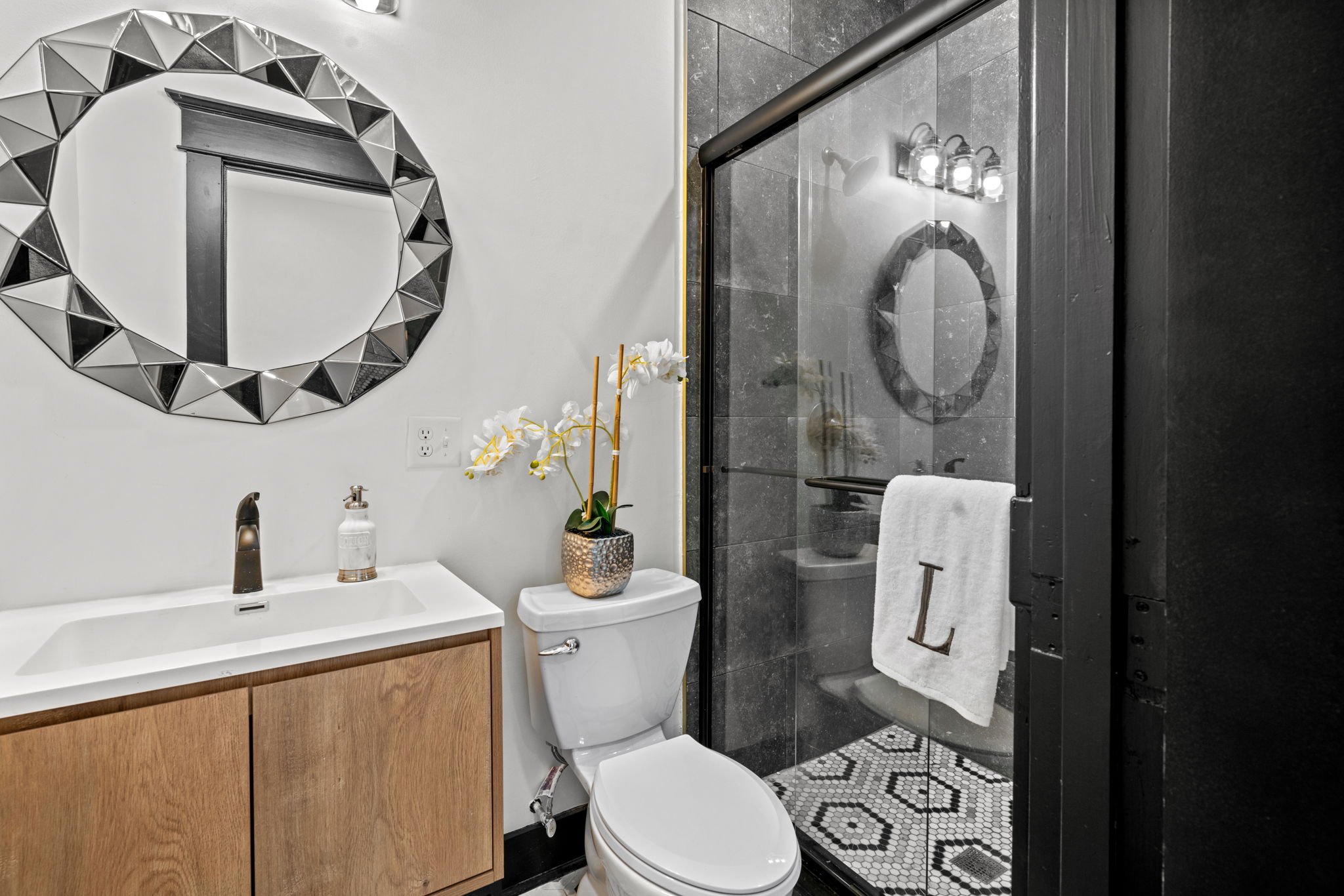 Premier is a real estate media company based in Indianapolis, Indiana that offers professional real estate photography, aerial real estate photography, 3D virtual tours Indianapolis, twilight real estate photography, and Social Media Real Estate Vide