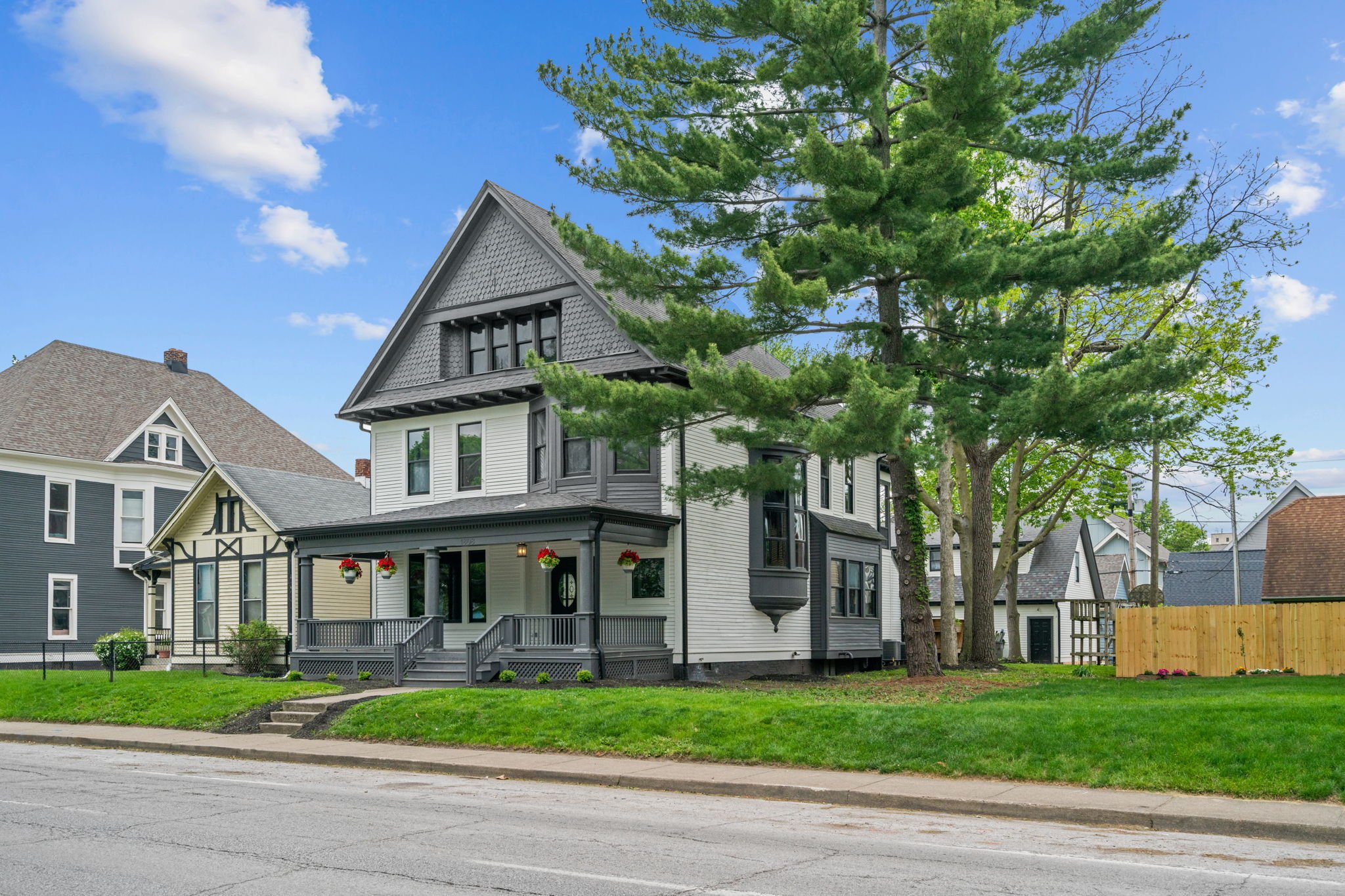 Premier is a real estate media company based in Indianapolis, Indiana that offers professional real estate photography, aerial real estate photography, 3D virtual tours Indianapolis, twilight real estate photography, and Social Media Real Estate Vide