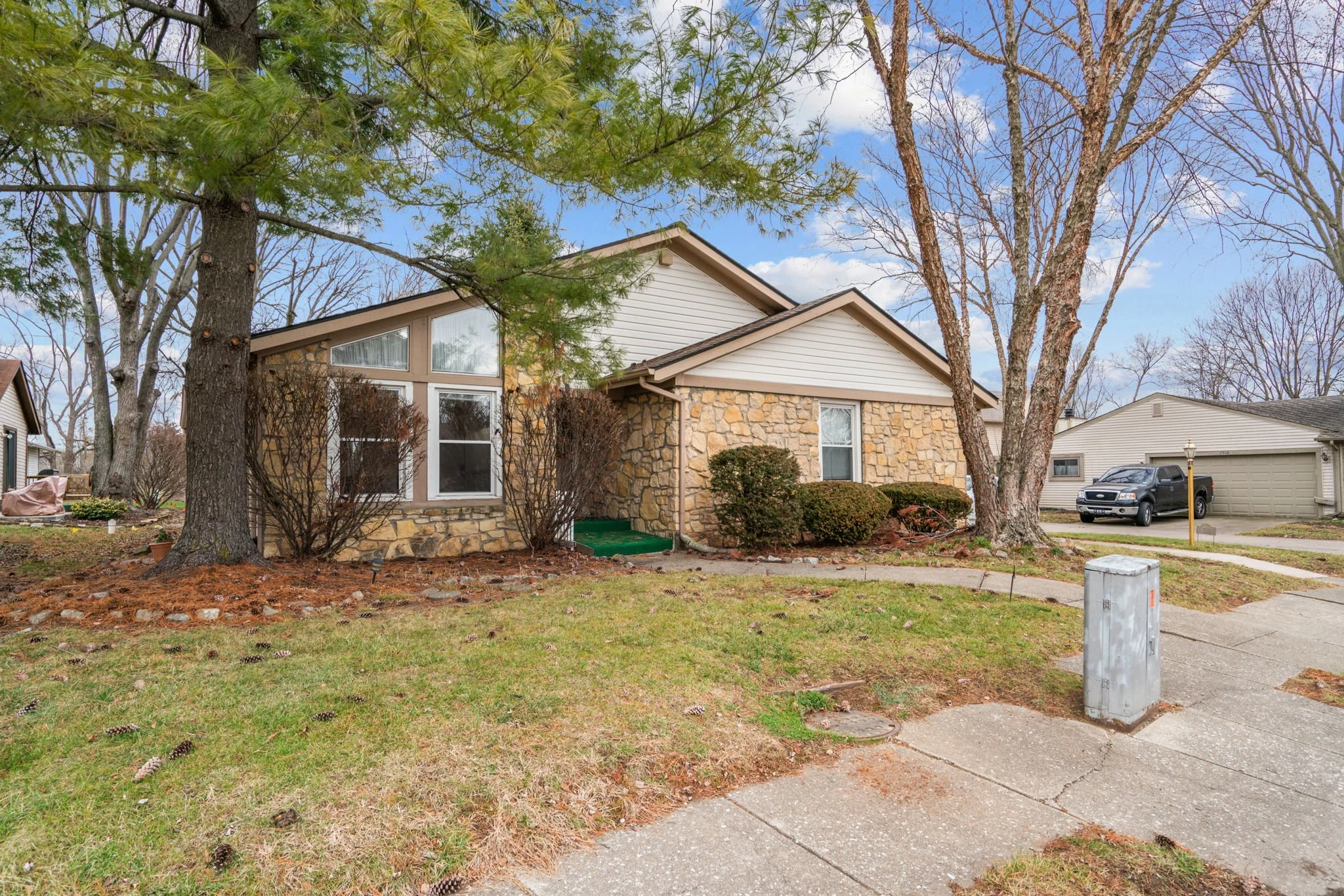 Premier is a real estate media company based in Indianapolis, Indiana that offers professional real estate photography, aerial real estate photography, 3D virtual tours Indianapolis, twilight real estate photography, and Social Media Real Estate Vide