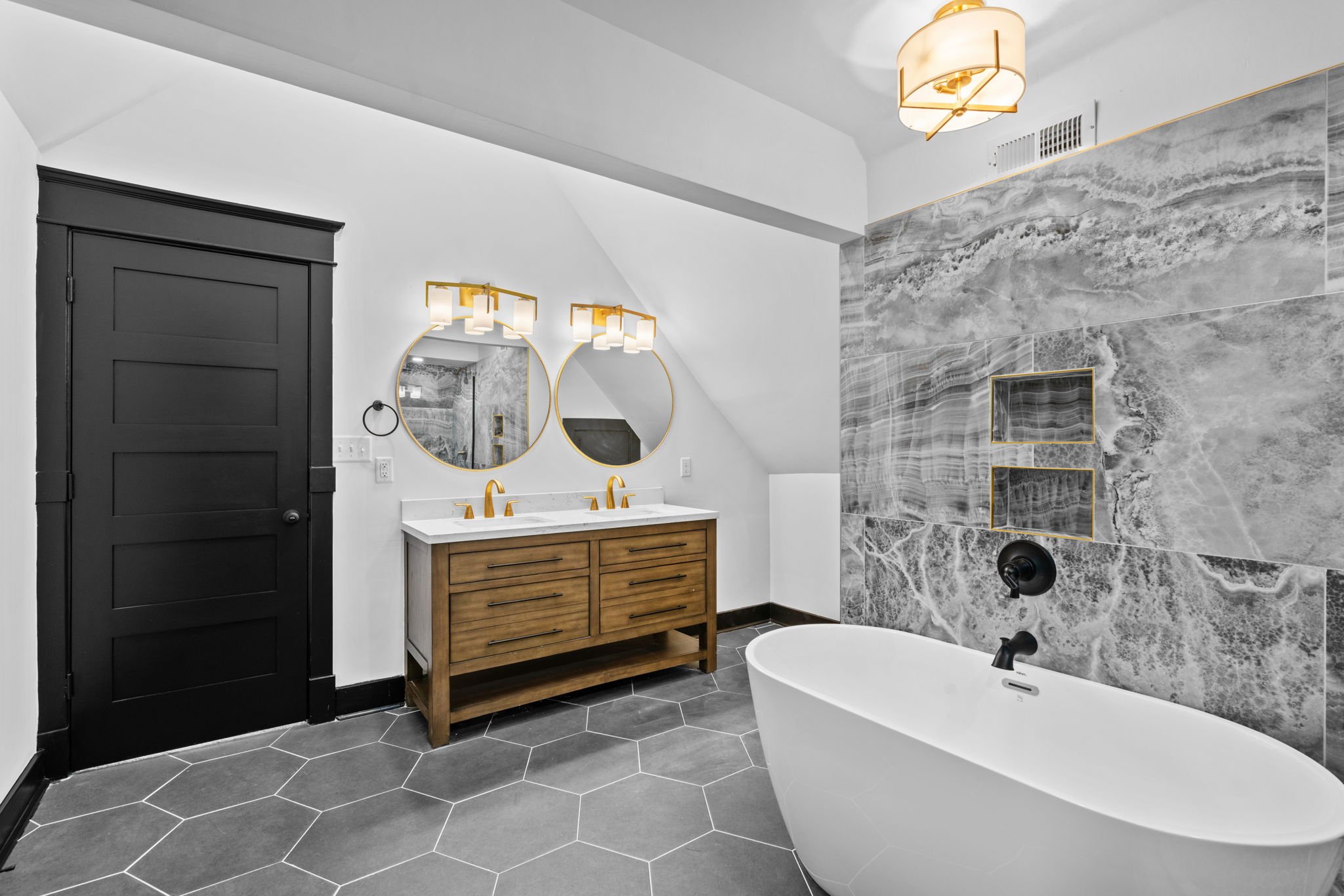 Premier is a real estate media company based in Indianapolis, Indiana that offers professional real estate photography, aerial real estate photography, 3D virtual tours Indianapolis, twilight real estate photography, and Social Media Real Estate Vide