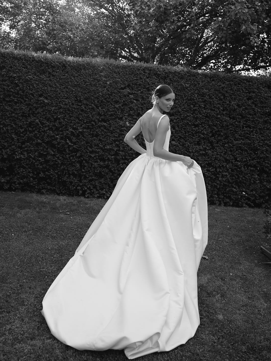 You’re a powerful presence in KYHA Bride Emery. A fresh take of a timeless silhouette, Emery balances sculpted precision with cloud-like airiness. A scoop-neck, corseted bodice flows into a gathered skirt, embodying KYHA’s signature play on structure