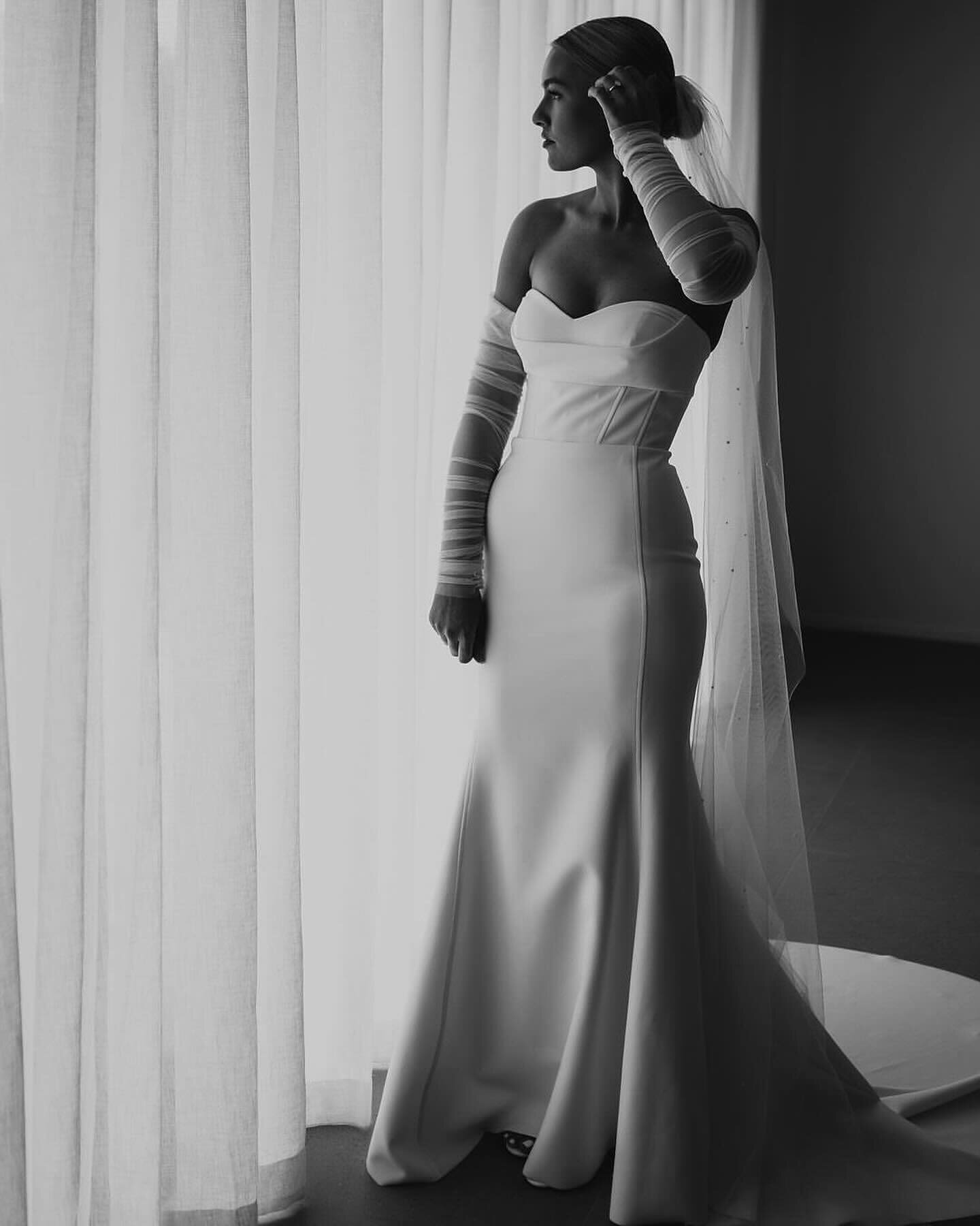 Forever fave - FAIRMONT

Doesn&rsquo;t need anything added but it&rsquo;s also the perfect gown to style

Try on at @haloandwrenbridal 

captured on beautiful bride Grace by @vickimillerphotography #janehillbridal #janehillbride #janehillfairmont #ja