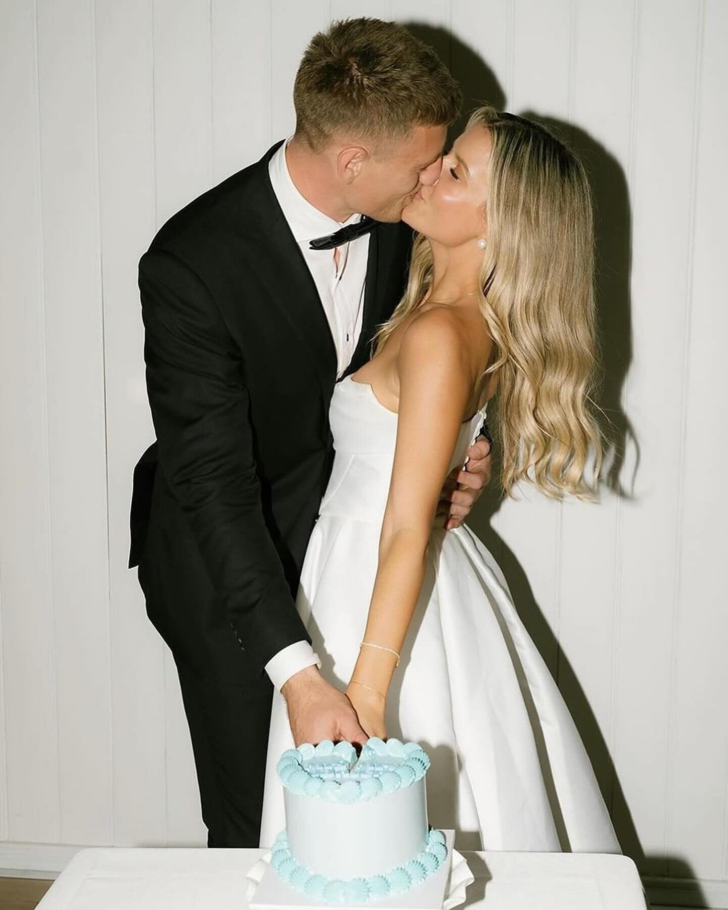 @chosenbykyha bride @tahliaajansen wearing the KASIA CORSET paired with the MILFORD SKIRT.

The Cake&hellip;

The Champagne tower&hellip;
By @aliceandrephoto 

#chosenbykyha #kasiacorset #milfordskirt #chosenbykyhastockist #forthemodernbride #modernb