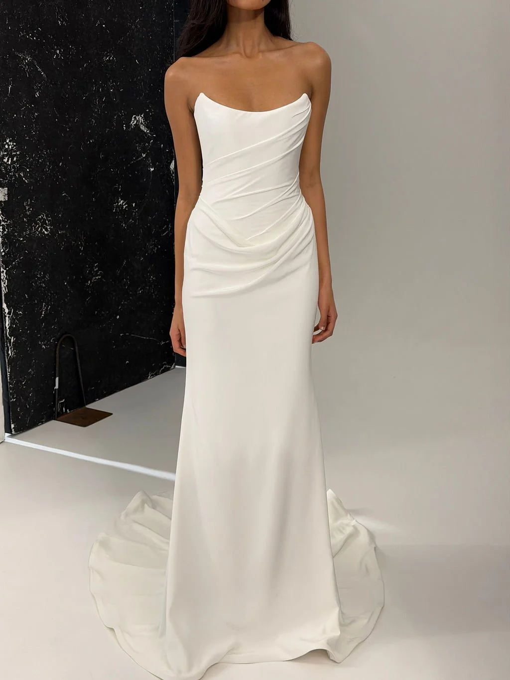 Draping becomes an art form in Archer. Crafted from a matte triacetate, a structured, scoop neckline bodice cinches the waistline and a fit and flare skirt celebrates the female form. But the star of the showstopping Archer gown is its draping. Tight