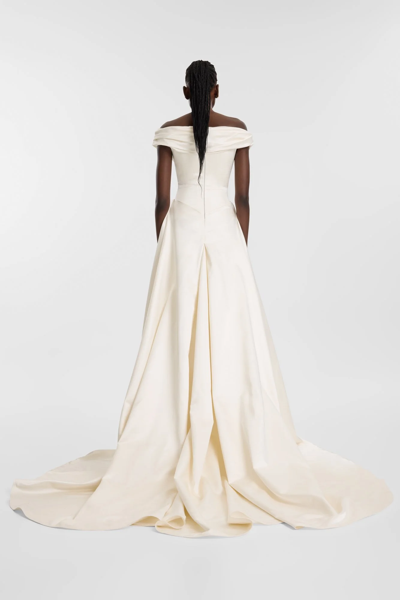 Past and present collide in KYHA BRIDE Blyth. Introducing a new and luxurious creamy silk satin, KYHA Bride Blyth gown is a fresh take on a classic. Its off-shoulder, draped and highly structured corset cinches the waist and its soft column front ski