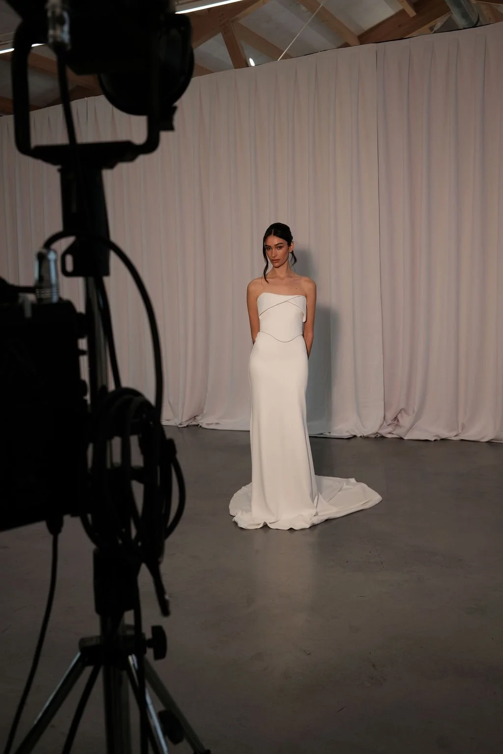 KYHA Bride Turner is a 101 in 90s minimalism and understated luxury. A fresh iteration of tradition, Turner is crafted from matte crepe with a high-waisted fit-and-flare skirt to accentuate the body. The waistband draws in the waist while the floor-s