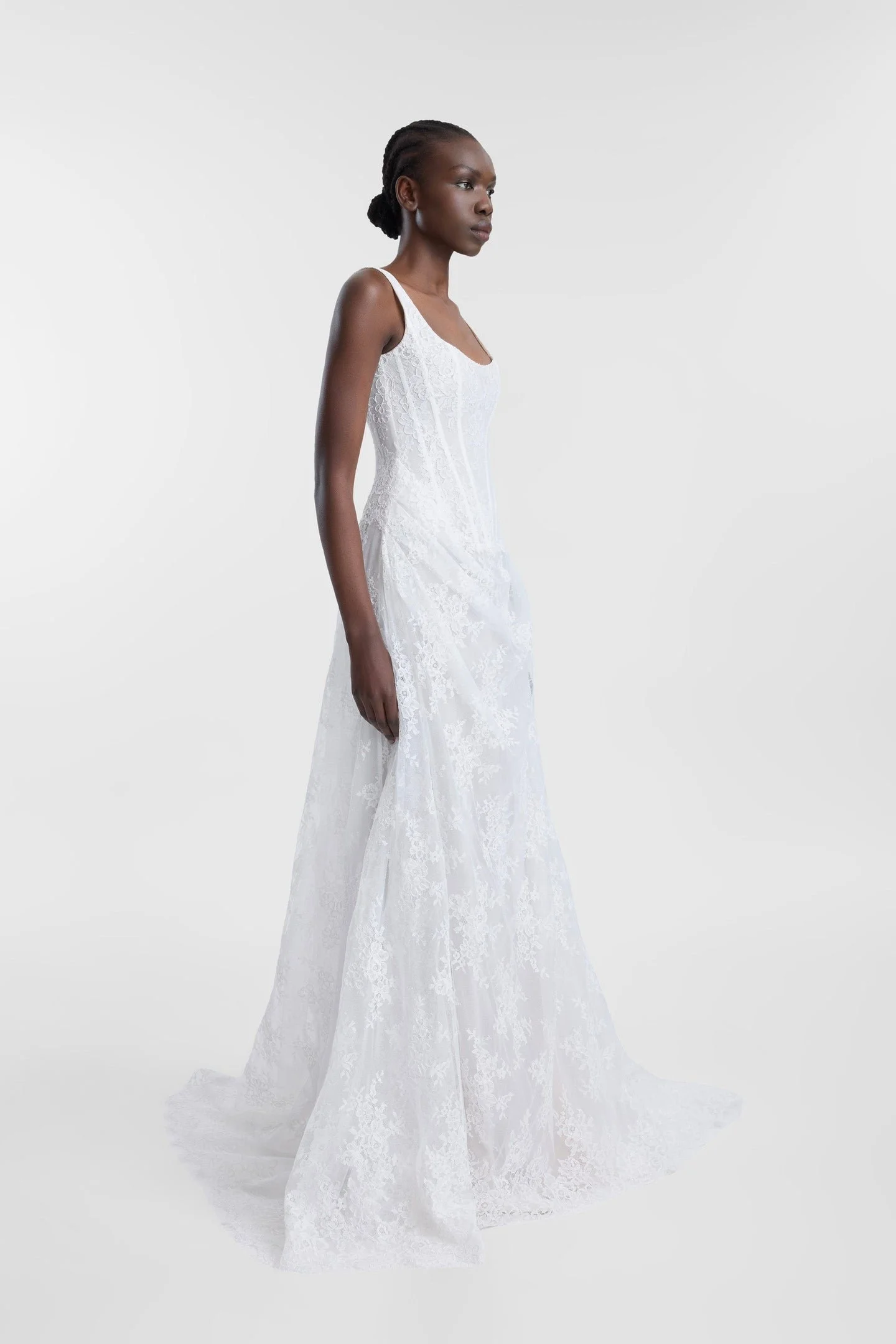 Old world charm meets modern moments in Joni. Imbued with classic appeal, Joni features an A-line silhouette with a scoop neckline, a corseted bodice, shoulder straps and a draped skirt. Corded lace is sculpted across the bodice and effortlessly drap