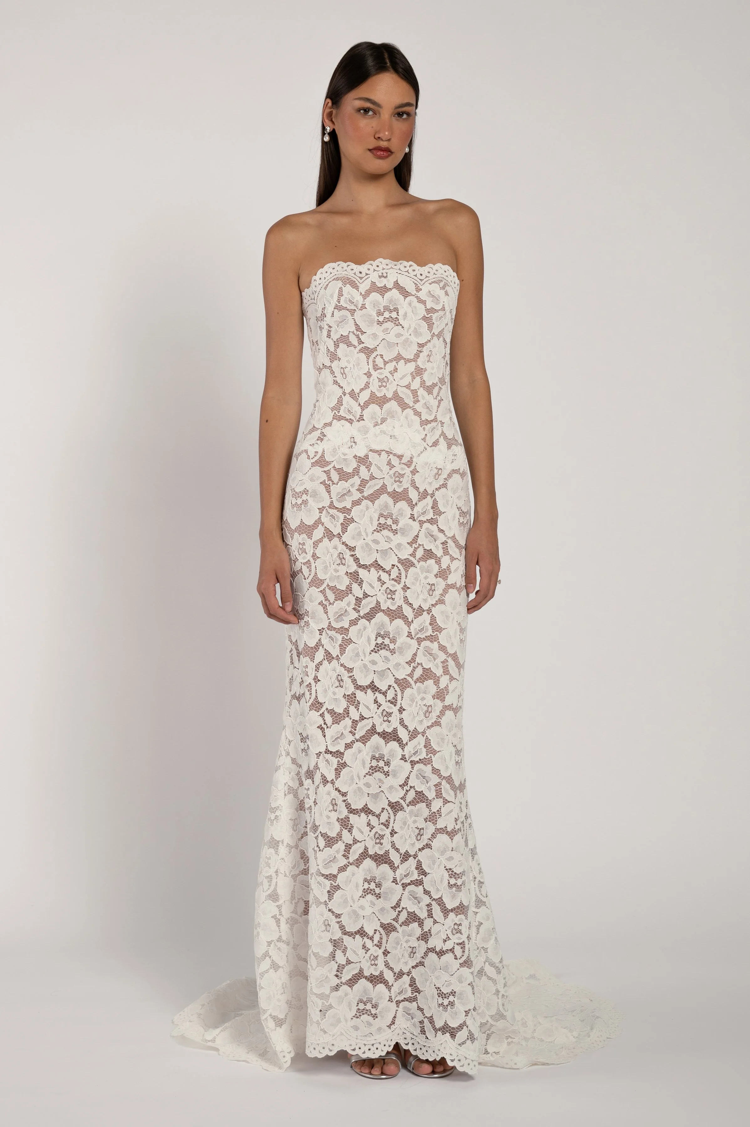 The Jenny Yoo Alyne gown stocked at Halo & Wren Bridal - The Jenny Yoo Bridal Alyne gown is a classic beauty. The corseted bodice wraps gracefully around your shoulders while the dramatic skirt adds romance and drama