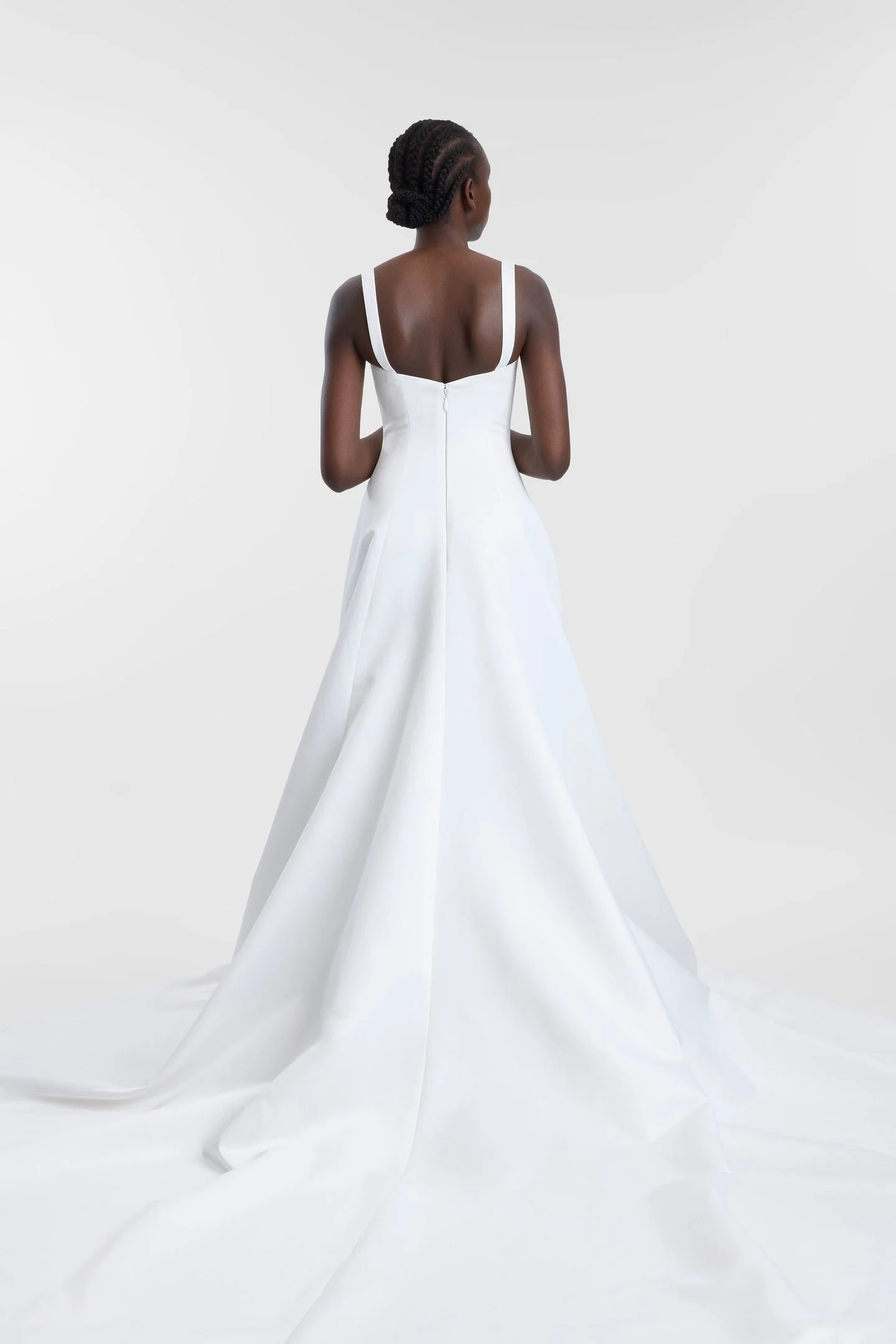 Minimalist moments served via KYHA Bride Holloway. Imagined crafted in bright ivory duchess satin, Holloway is brought to life through its square neckline and soft-but-architectural A-line silhouette . It features a strapped, corseted bodice and skir