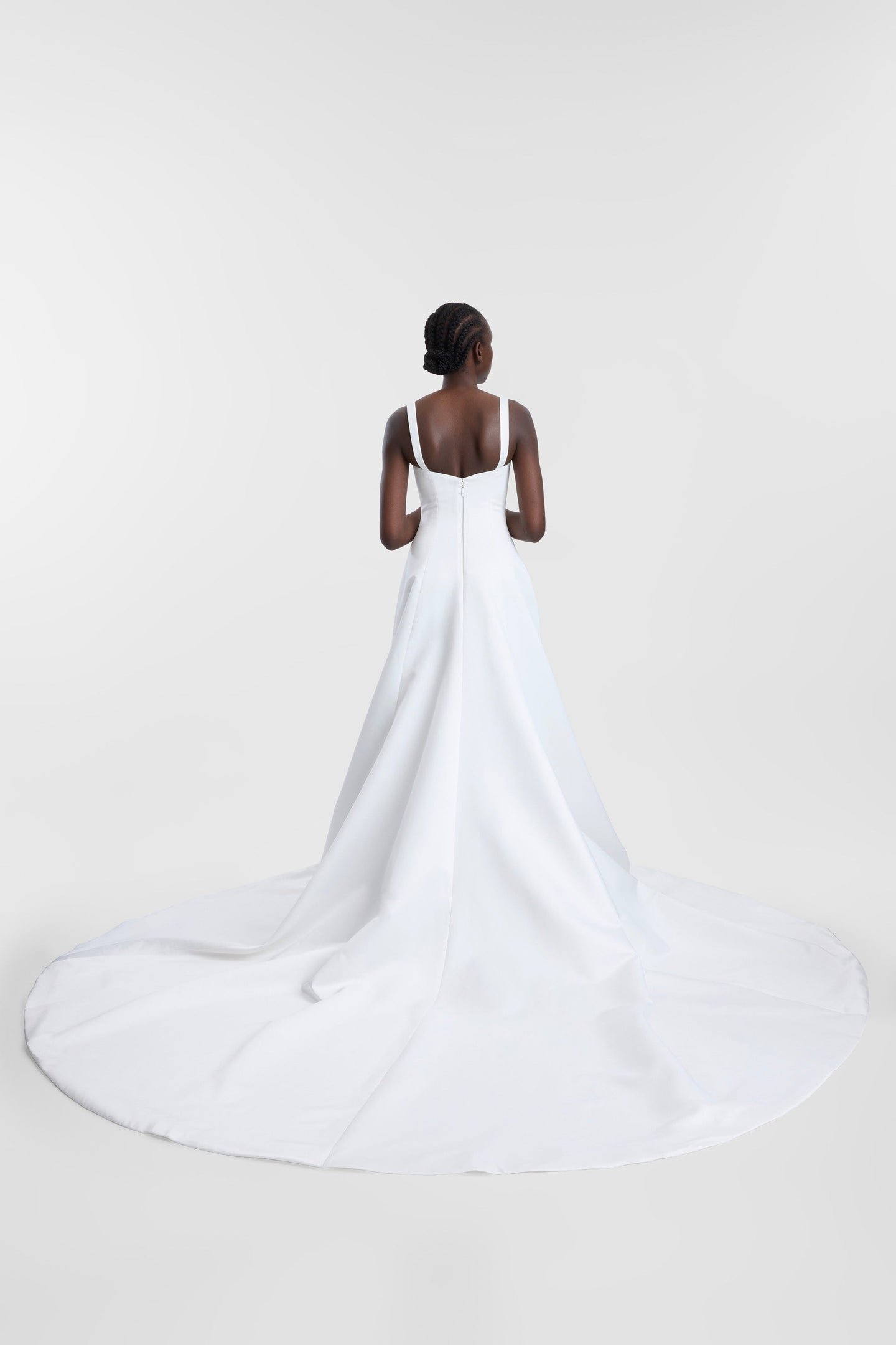 Minimalist moments served via KYHA Bride Holloway. Imagined crafted in bright ivory duchess satin, Holloway is brought to life through its square neckline and soft-but-architectural A-line silhouette . It features a strapped, corseted bodice and skir