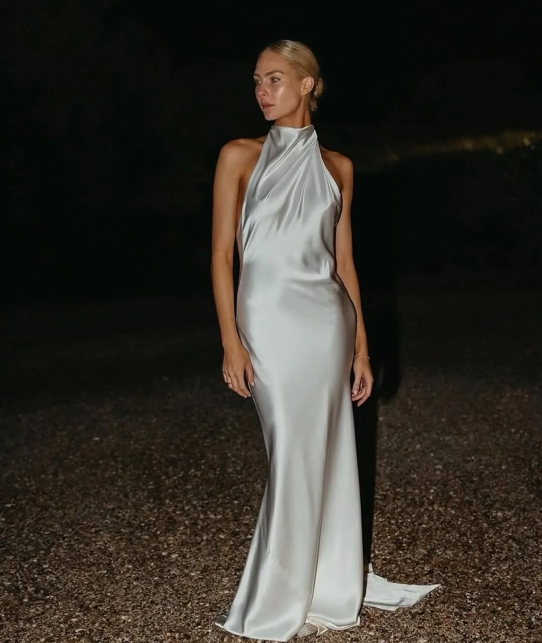 For minimalism with main character energy meet KYHA Bride Cameron. Fluid draping from the halter neck falls effortlessly into a relaxed silhouette. Crafted from satin triacetate, Cameron’s showstopping low back is celebrated via its long ties at the 