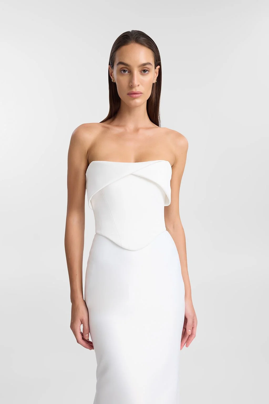 KYHA Bride Turner is a 101 in 90s minimalism and understated luxury. A fresh iteration of tradition, Turner is crafted from matte crepe with a high-waisted fit-and-flare skirt to accentuate the body. The waistband draws in the waist while the floor-s