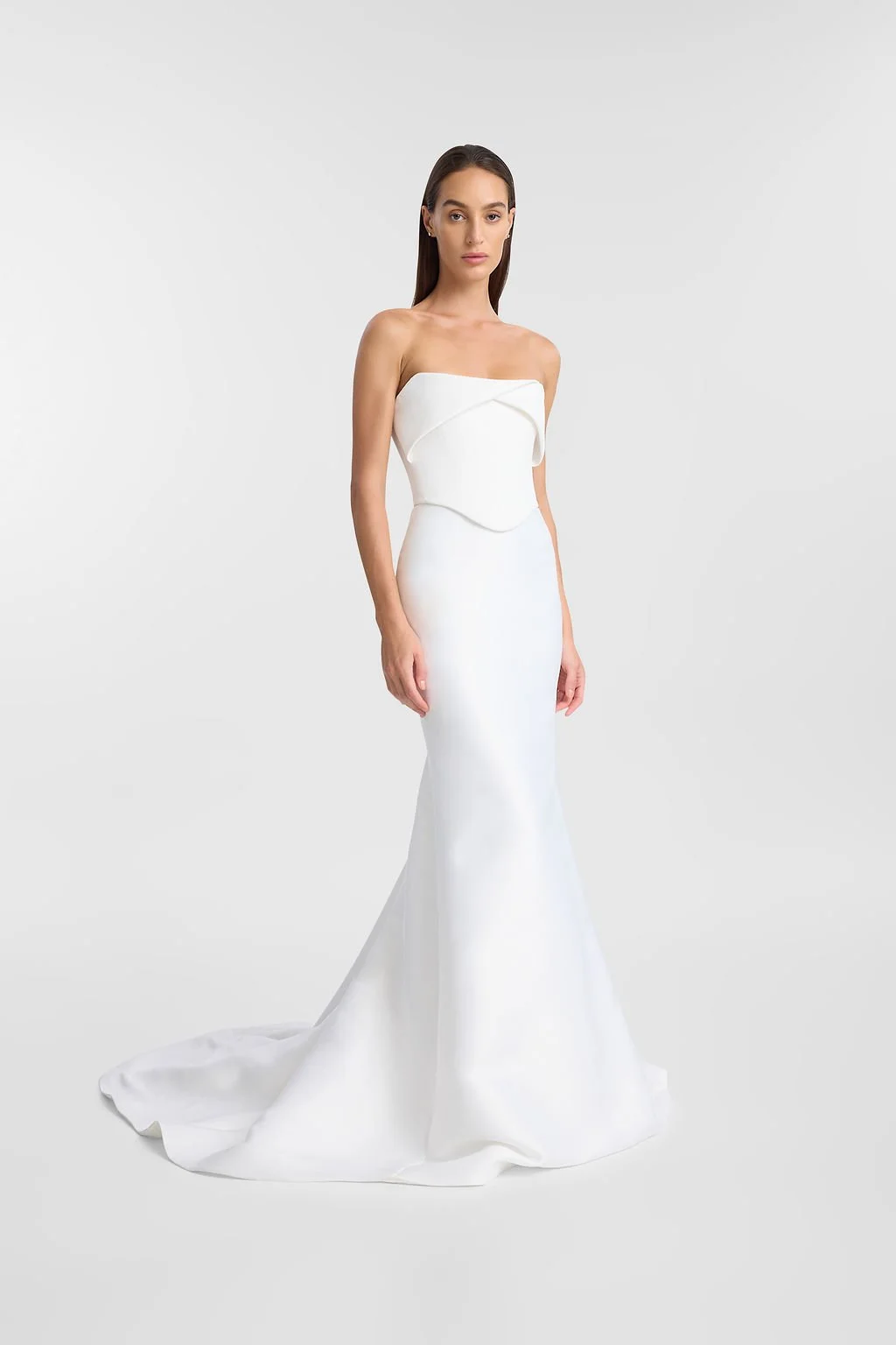 KYHA Bride Turner is a 101 in 90s minimalism and understated luxury. A fresh iteration of tradition, Turner is crafted from matte crepe with a high-waisted fit-and-flare skirt to accentuate the body. The waistband draws in the waist while the floor-s