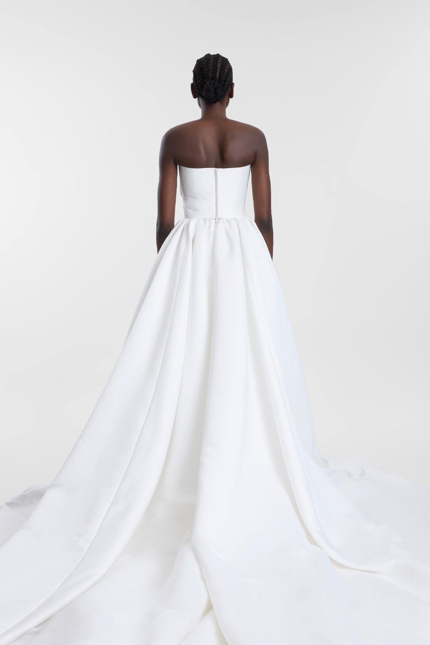 The way to win bridal style is in two parts, first via Vara. Spirit of the 70s captured via its scarf-detailed hem, Vara is a structured corset crafted from luxe duchess satin. Cut for a close fit, Vara features a modern straight neckline and soft or