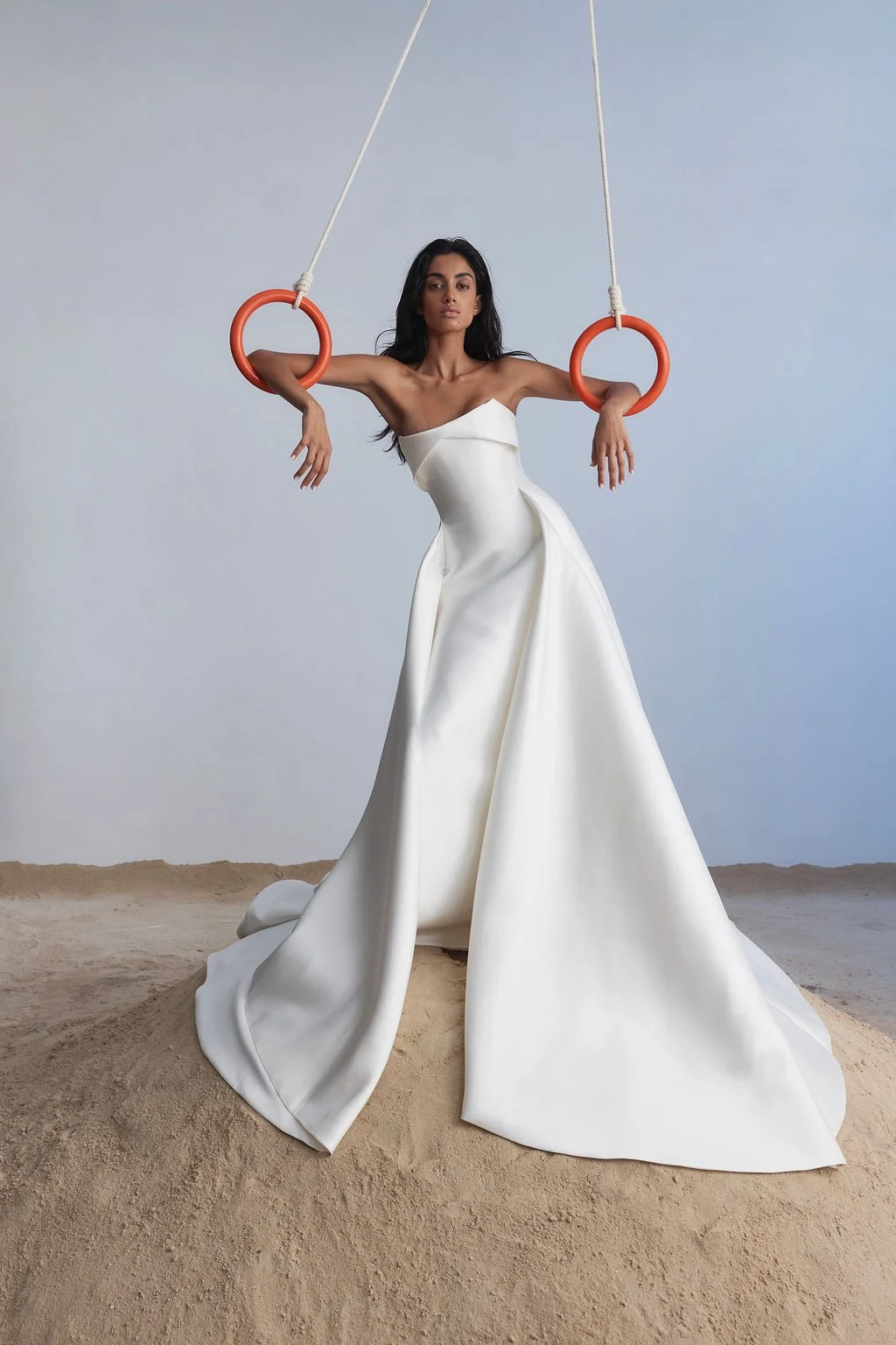 For a go-to for a modern, statement-making look, introducing KYHA Bride Lincoln. A striking silhouette with an unapologetic aesthetic, Lincoln balances technical precision with structural beauty. Cut from lustrous Mikado, Lincoln features a strapless