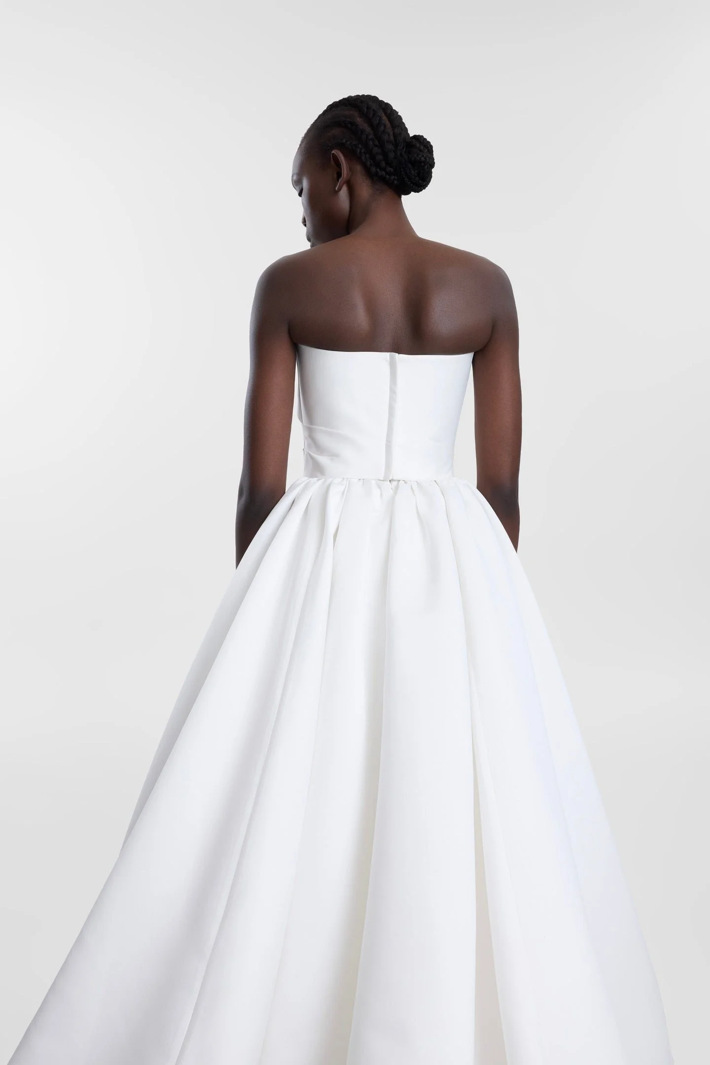 The way to win bridal style is in two parts, first via Vara. Spirit of the 70s captured via its scarf-detailed hem, Vara is a structured corset crafted from luxe duchess satin. Cut for a close fit, Vara features a modern straight neckline and soft or