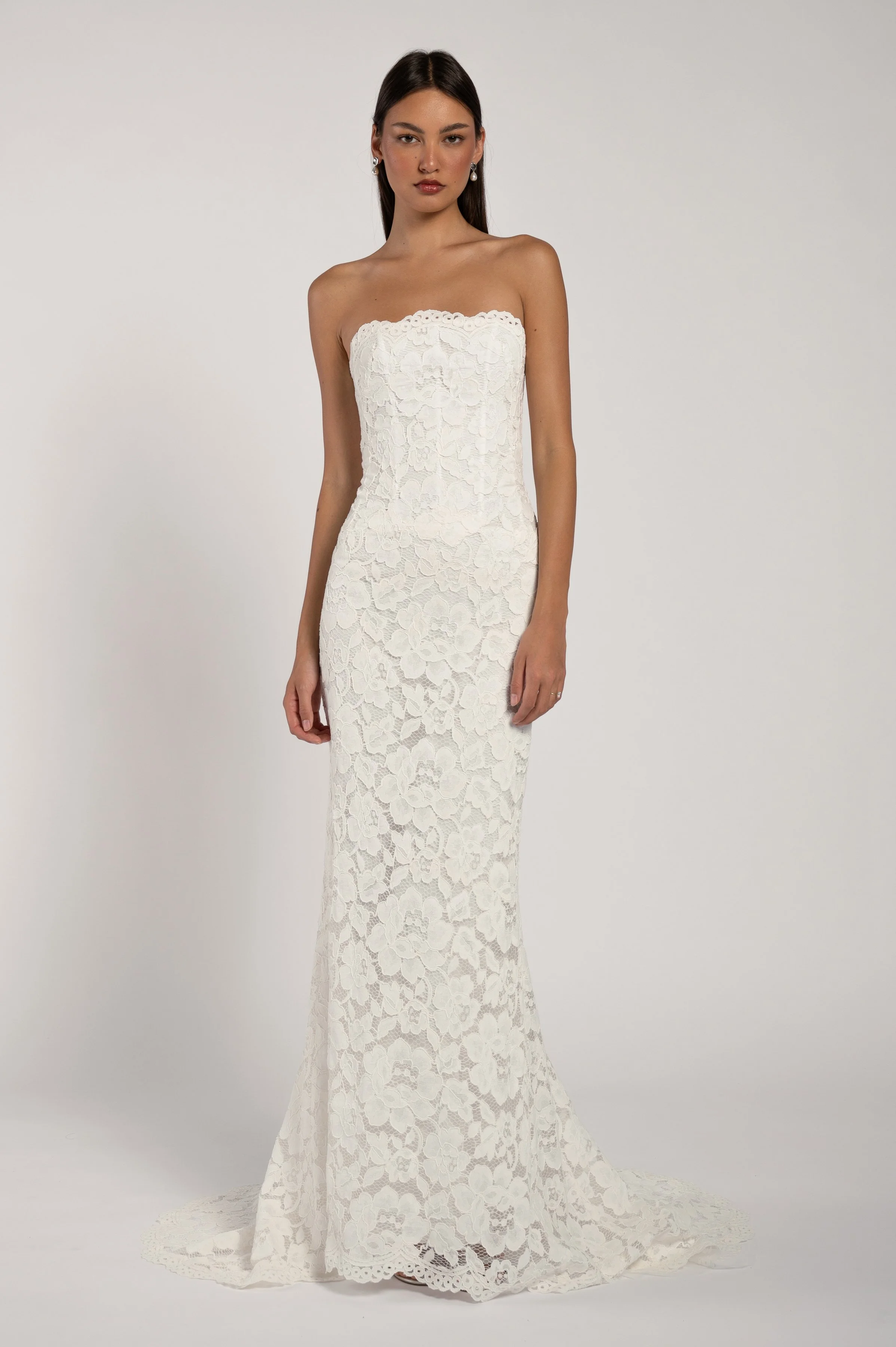 The Jenny Yoo Alyne gown stocked at Halo & Wren Bridal - The Jenny Yoo Bridal Alyne gown is a classic beauty. The corseted bodice wraps gracefully around your shoulders while the dramatic skirt adds romance and drama