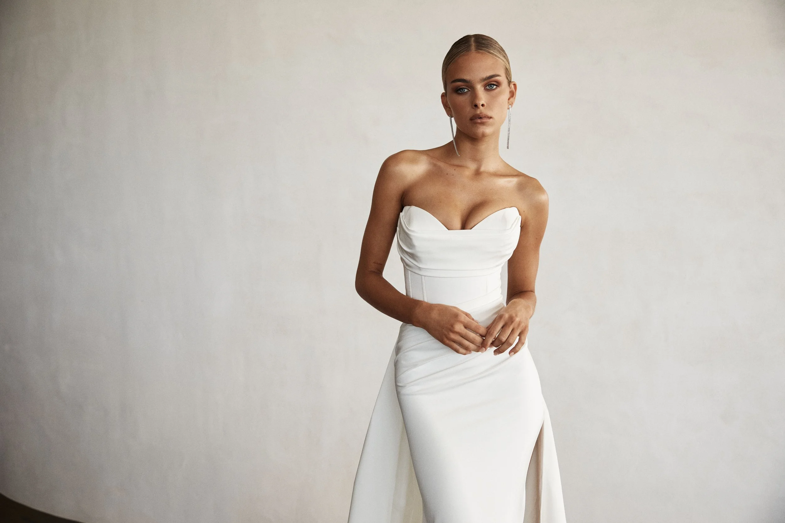 Jane Hill Bridal Huntleigh it’s Huntleigh’s world and we’re just living in it! Jane Hill’s best seller for a reason, the Huntleigh gown encapsulates modern elegance and exudes sophistication. with her sweetheart detailed neckline, signature under bus