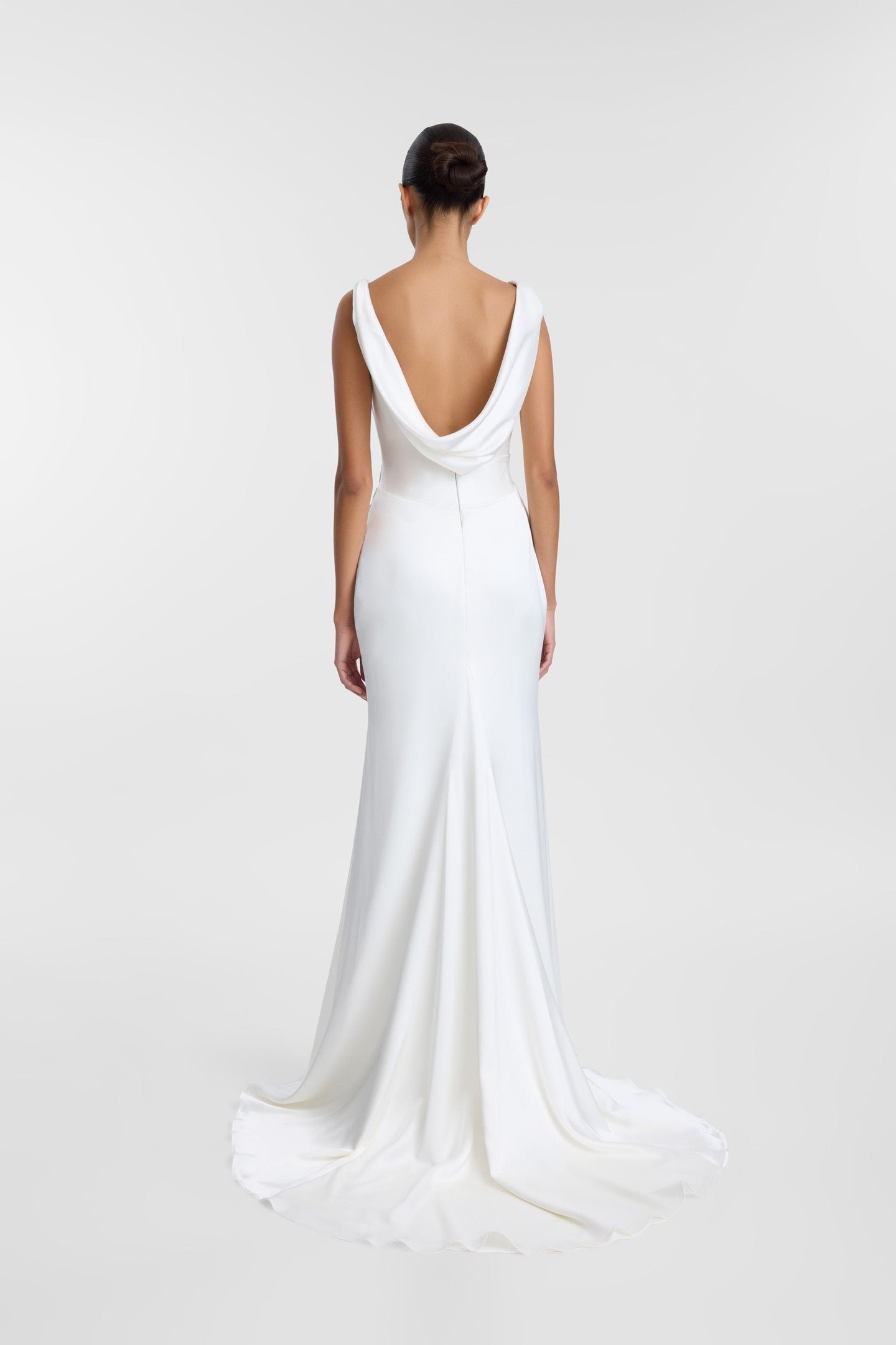 A love letter to 90s minimalism, KYHA Bride Llume is a structured take on a classic slip, Llume masters the art of draping, using organic folds across the scoop neckline, waist and hip, both bouncing light and accentuating the female form. Crafted fr