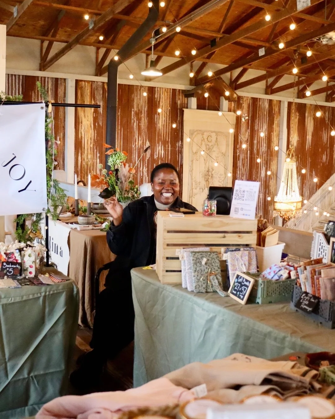 Let's gather, shop, and support local this holiday season! Make sure to add these weekends of holiday magic to your calendar!
🌟Nov 15-16, Dec 6-7, Dec 20-21
🌟10am-4pm at Hillcrest Lodge, Mount Vernon