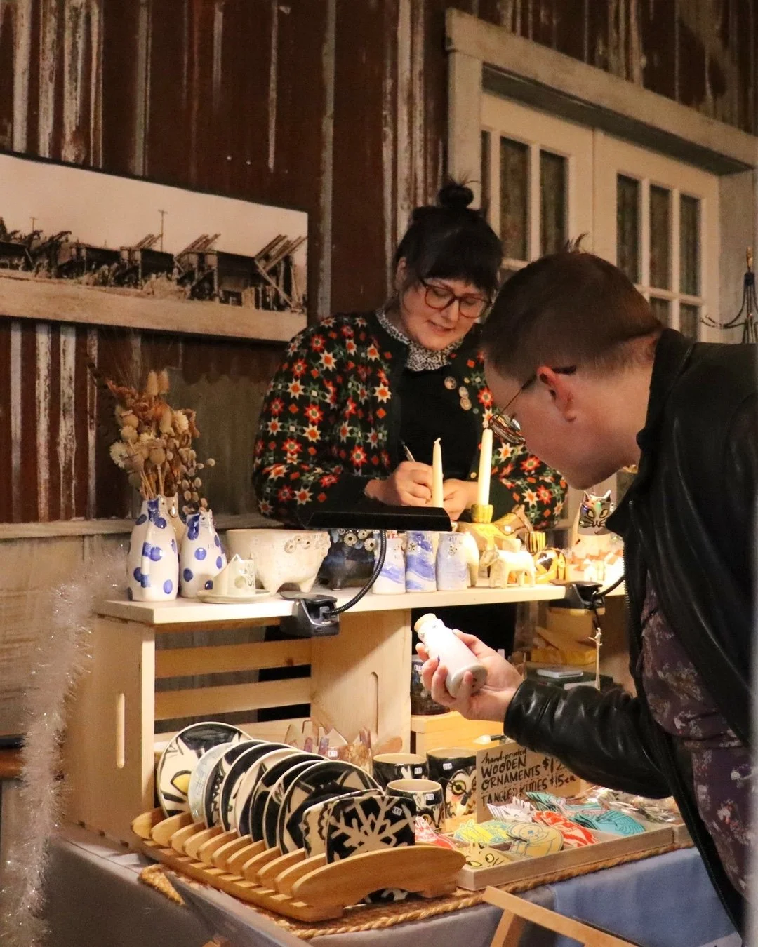 Give the gift of handmade this holiday season! At Valley Made Market you are guaranteed to find unique,  handcrafted goods of all kinds! Join us next Saturday (Nov 15) and Sunday (Nov 16) from 10am-4pm at Hillcrest Lodge in Mount Vernon! 🍂🌲

 #vall