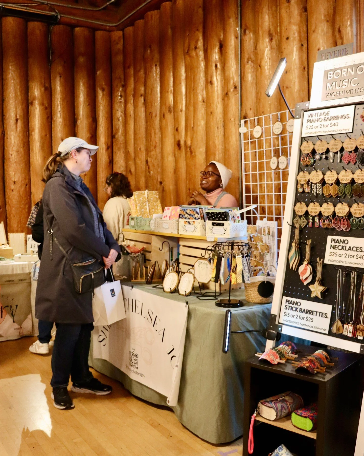 Get  to know the local artists and creators in our community by shopping small this holiday season! Join us at the Valley Made Holiday Markets on December 6th and 7th at The Hillcrest Lodge in Mount Vernon from 10am-4pm. ❄️ 

 #valleymademarket #holi