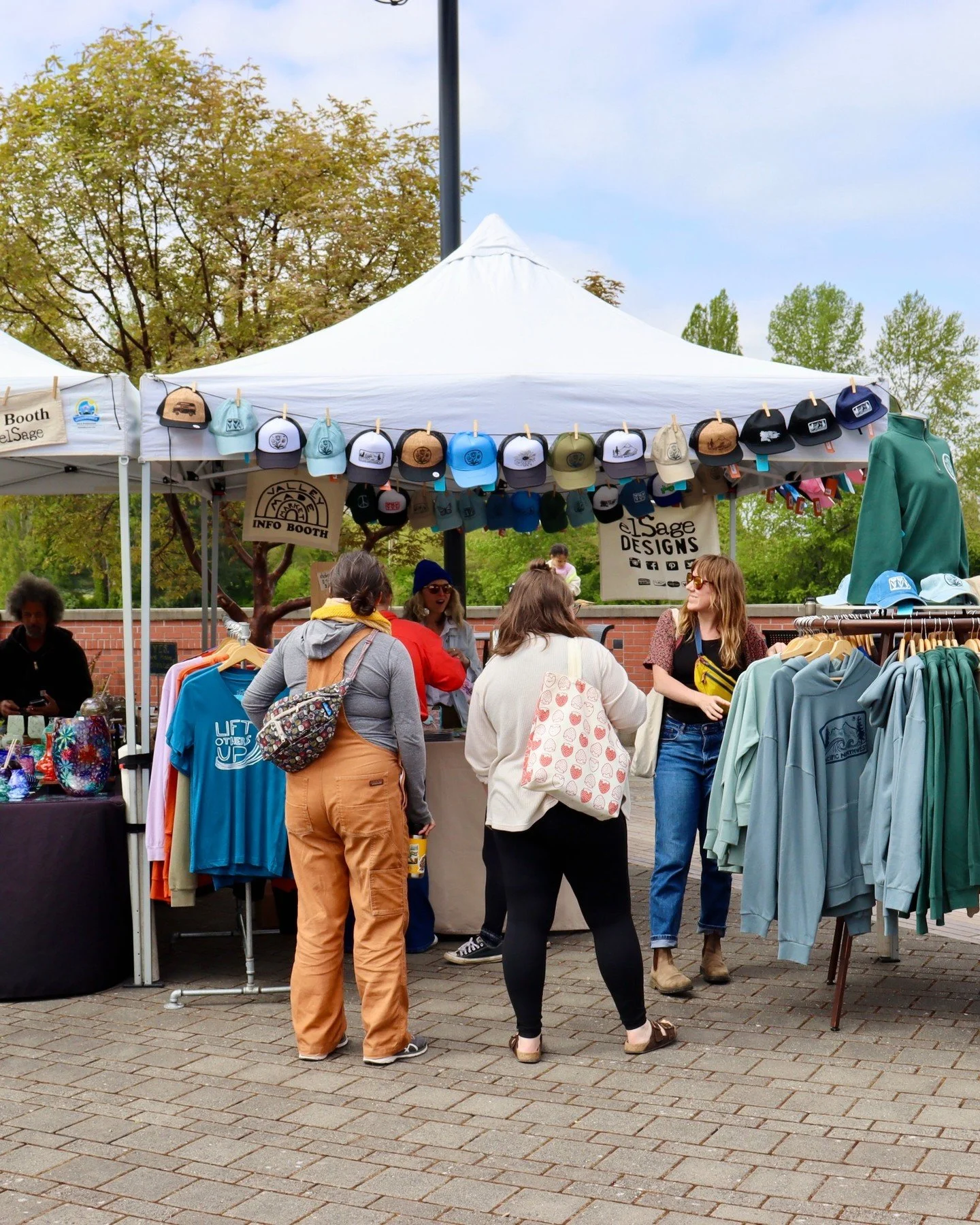 These sunny days have us dreaming of easy market strolls. Sun + independent makers + handmade goods might just what we all need right now.

 #valleymademarket #skagitvalley #shopsmall #indiemade #makersmarket