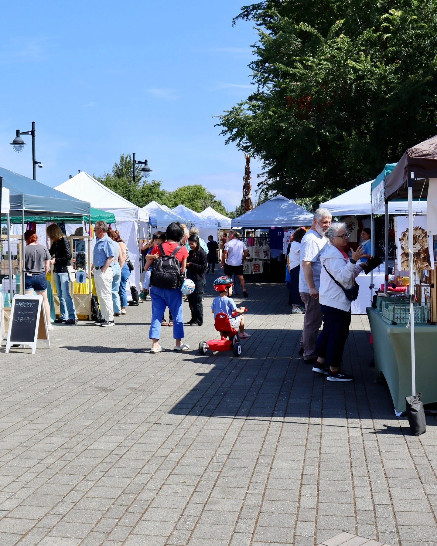 You know that market-day feeling? ✨
Live music drifting through the air. Running into friends. Finding the perfect thing you didn&rsquo;t know you needed.
We&rsquo;re already dreaming about it! Our 2026 market season is going to be special.😍