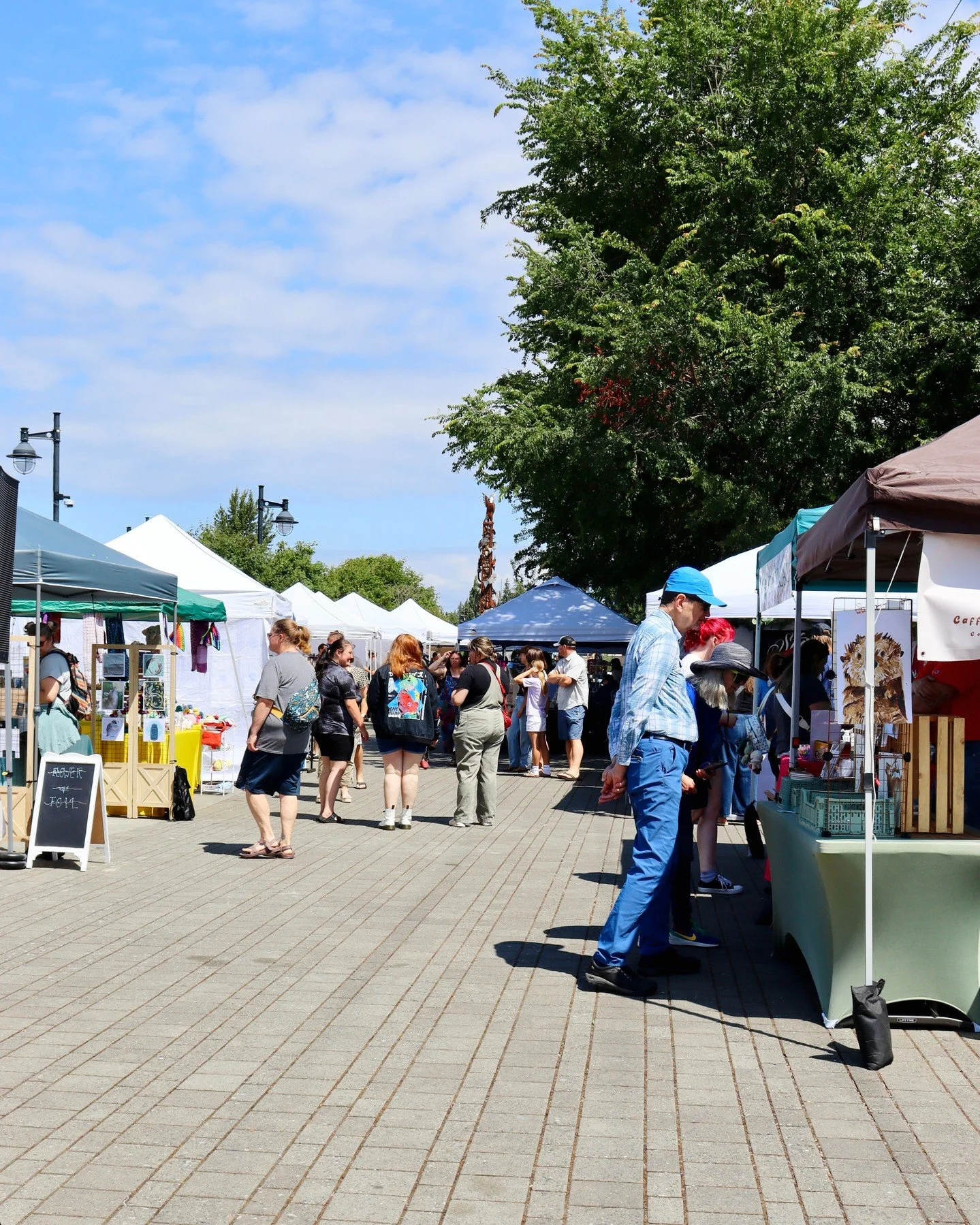 How did Valley Made come to be? Valley Made Market started by accident in 2017. A  few friends getting together to pop up in the elSage parking lot sparked an energy all its own. Since then, the market has grown into what it is today with 45+ makers 